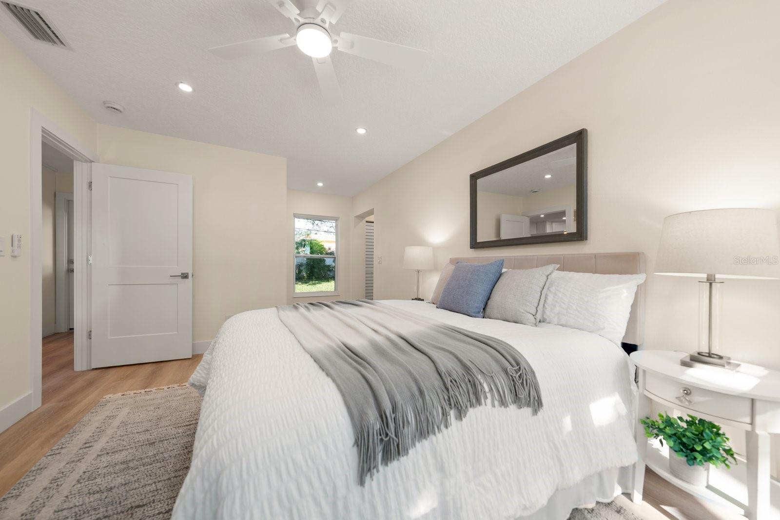 786 MANOR DR W — photo 11