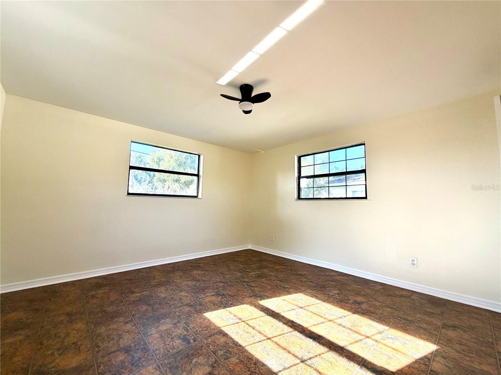 916 W ORIENT ST — photo 22
