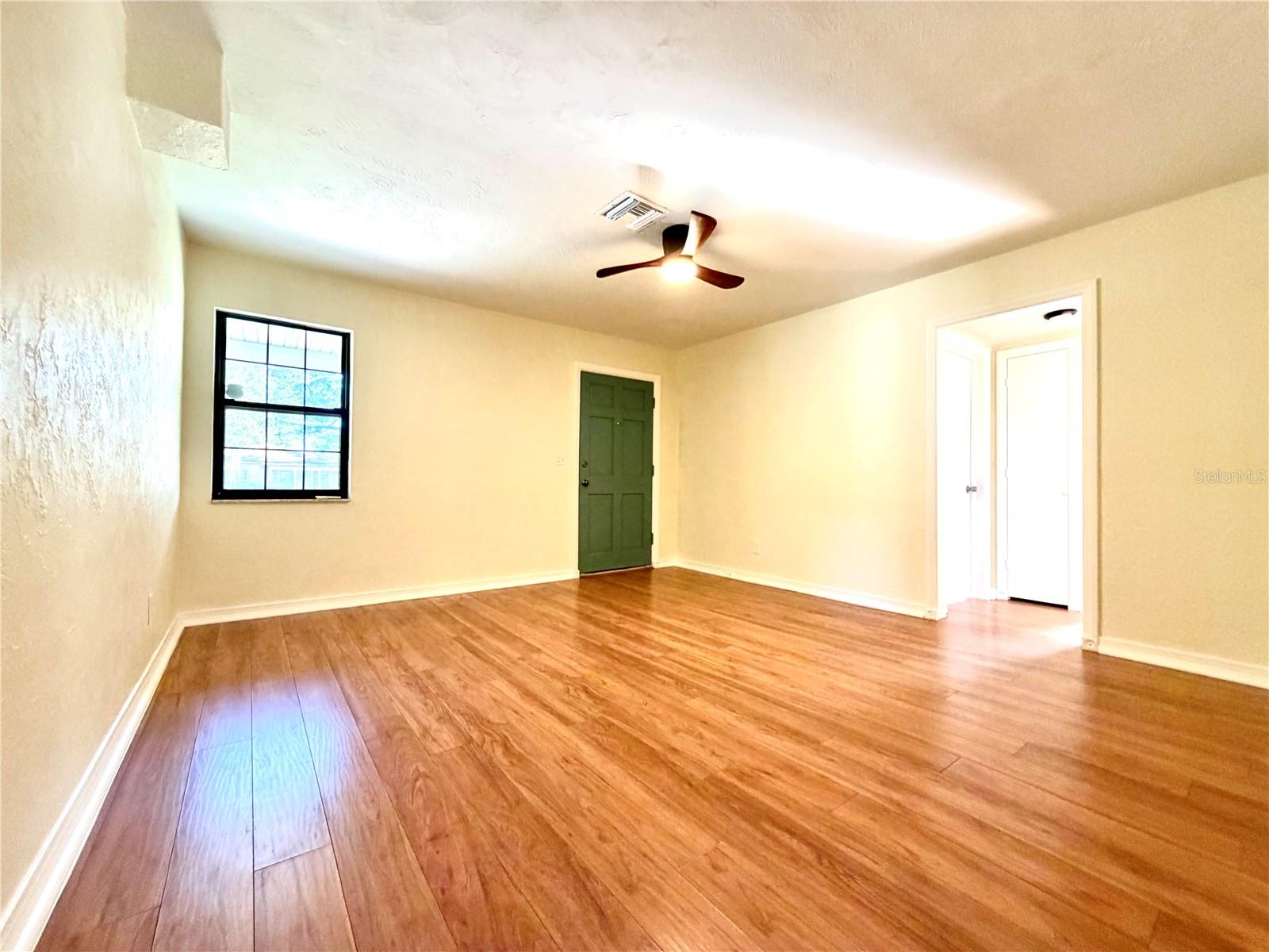 916 W ORIENT ST — photo 16