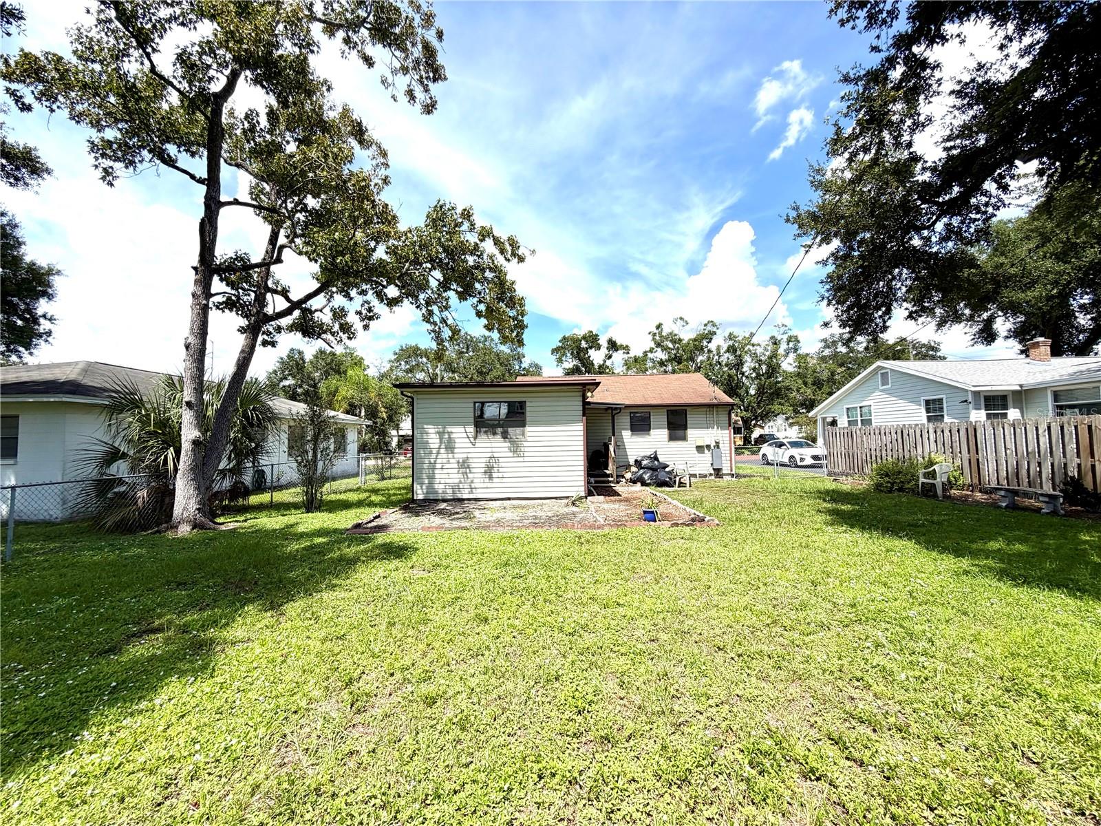 916 W ORIENT ST — photo 24