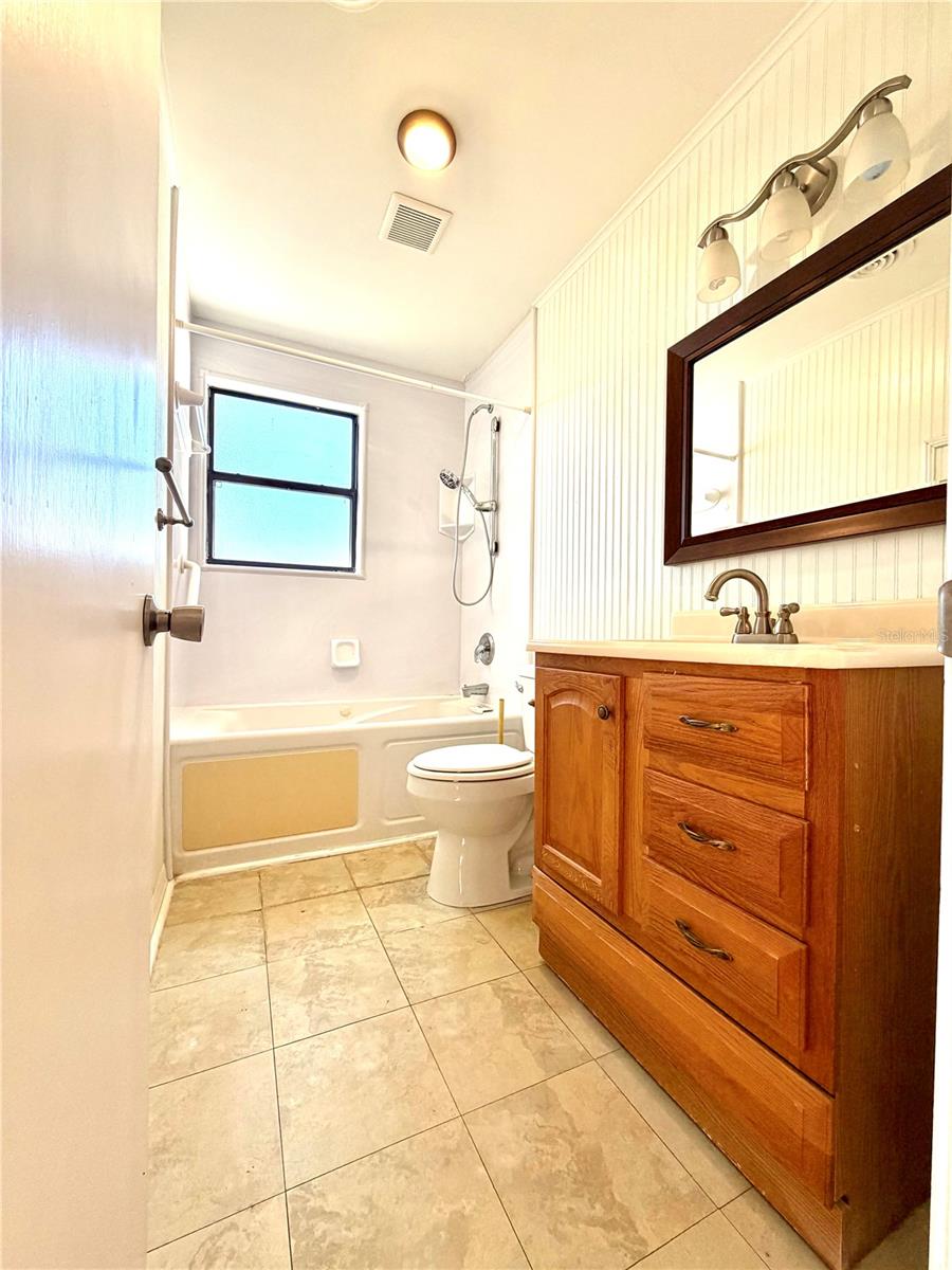 916 W ORIENT ST — photo 15
