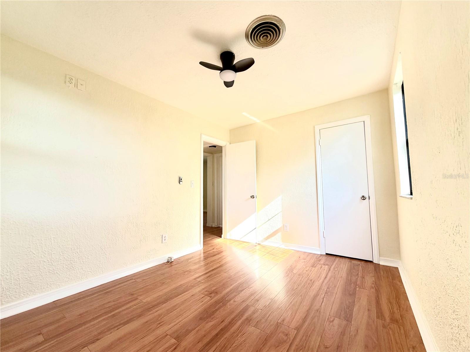 916 W ORIENT ST — photo 13