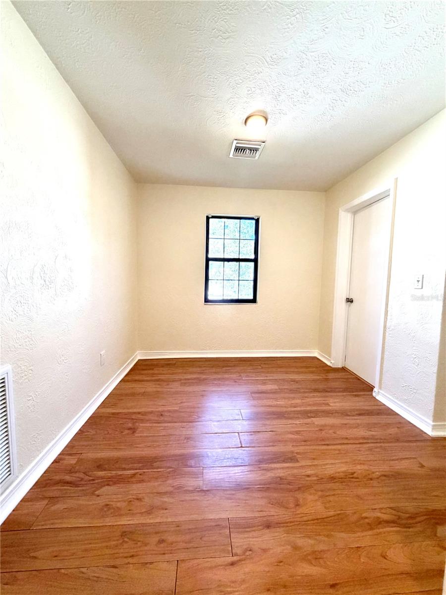 916 W ORIENT ST — photo 20