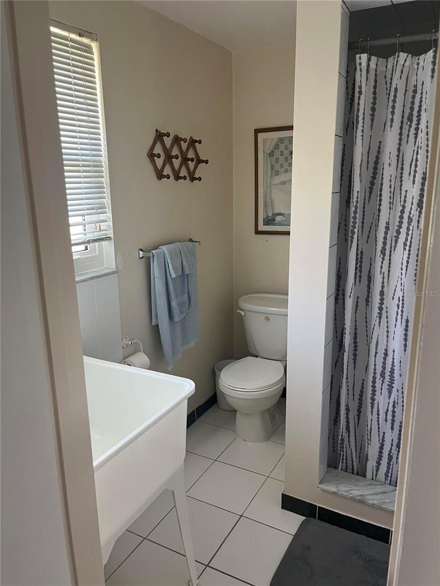 1919 FORKED CREEK DR — photo 16