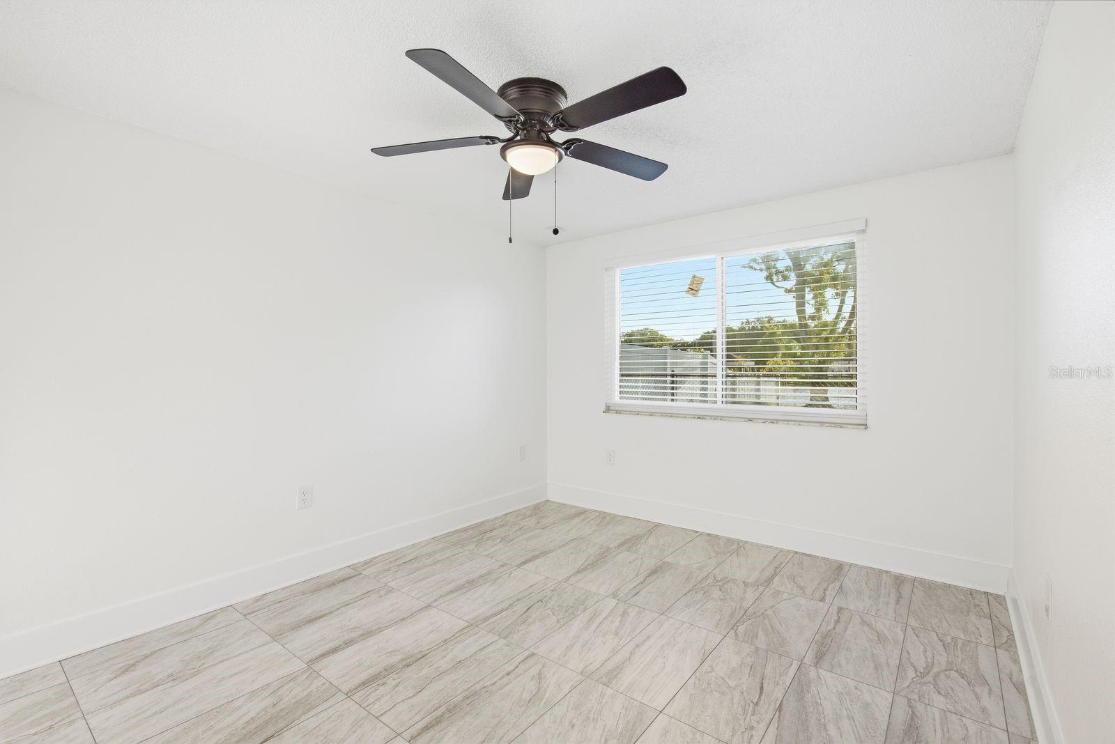 3920 EDGEMONT DR — photo 17