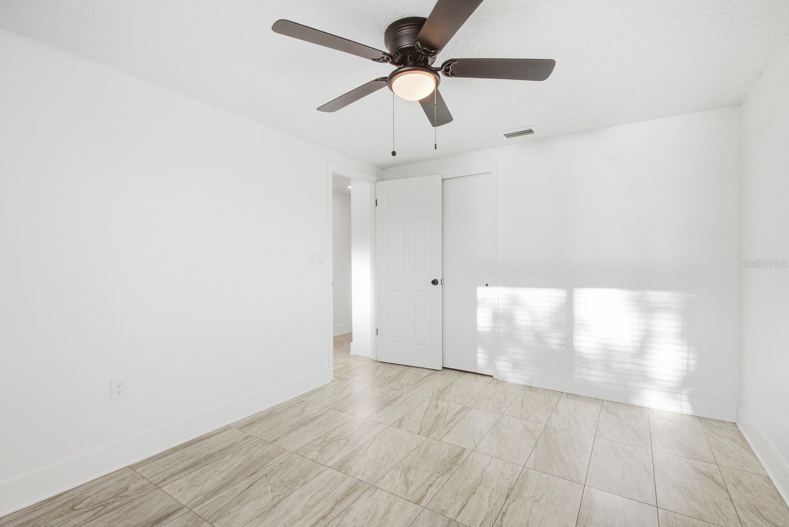 3920 EDGEMONT DR — photo 18
