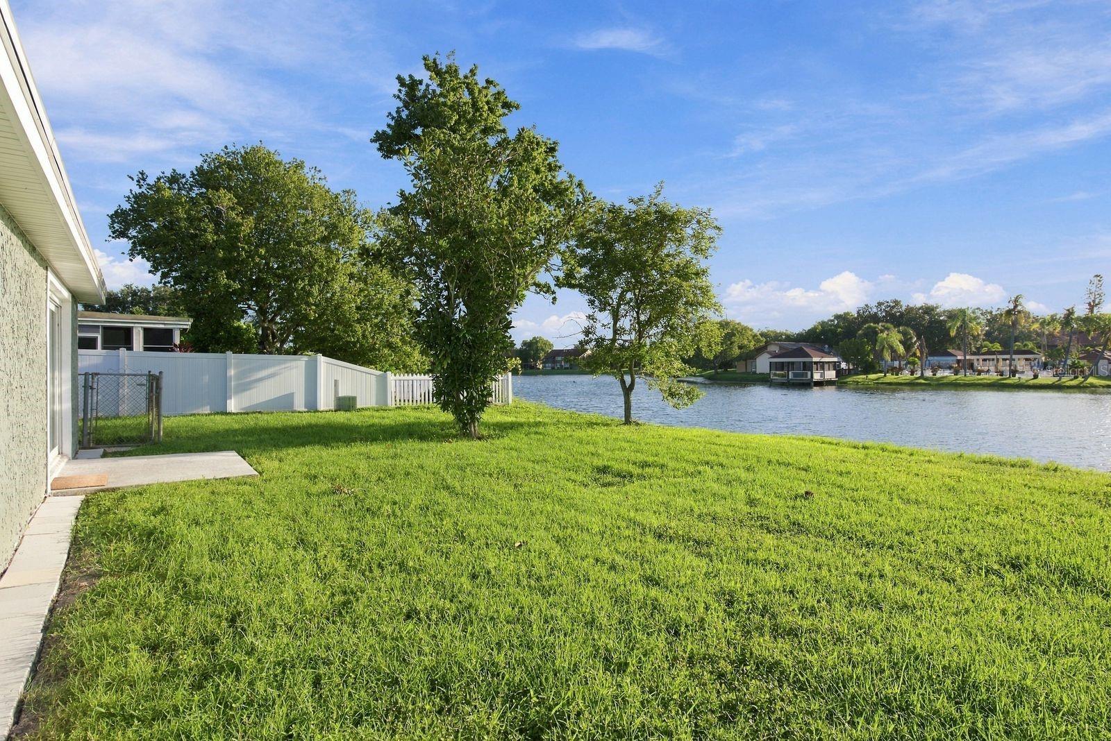 3920 EDGEMONT DR — photo 25