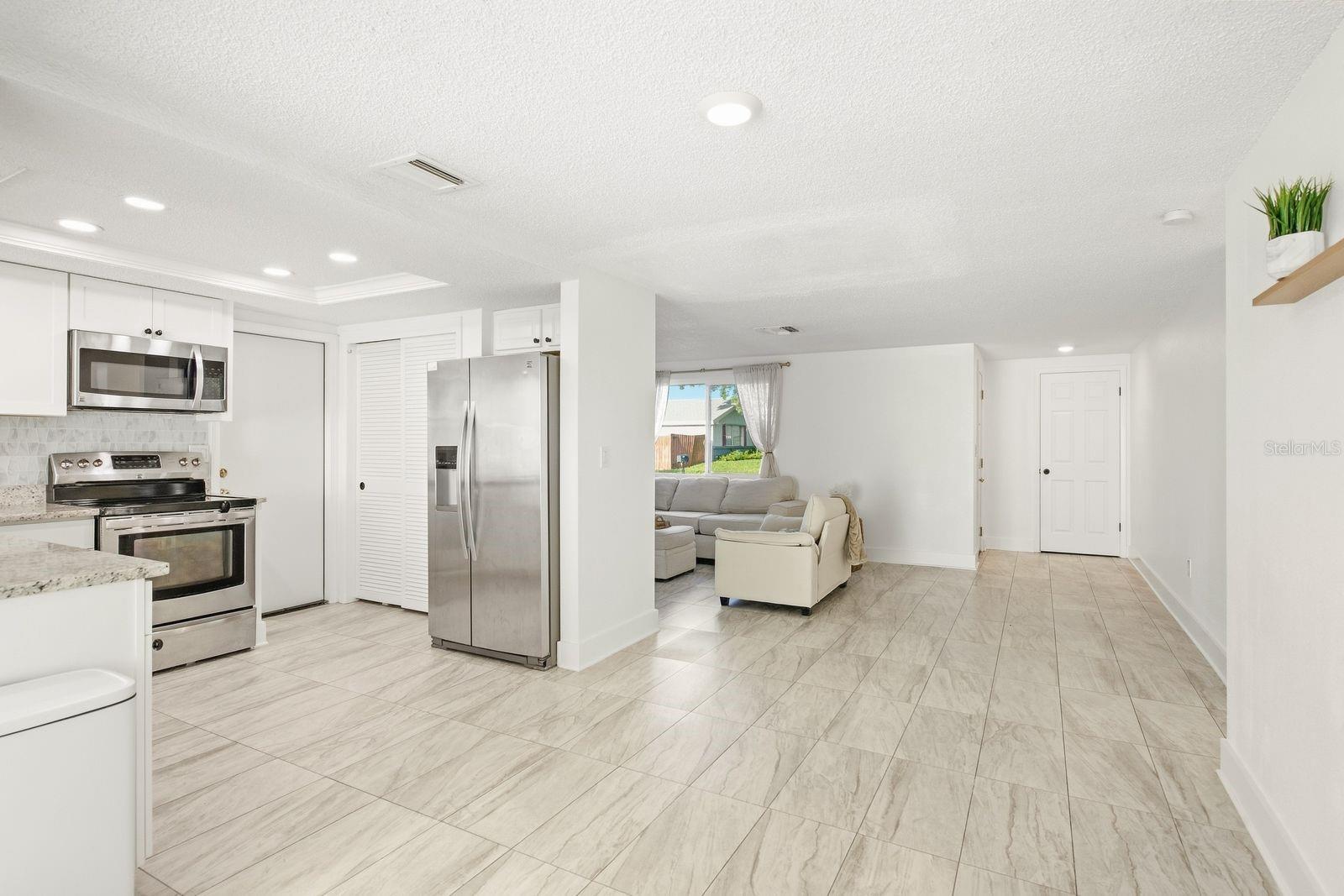 3920 EDGEMONT DR — photo 2