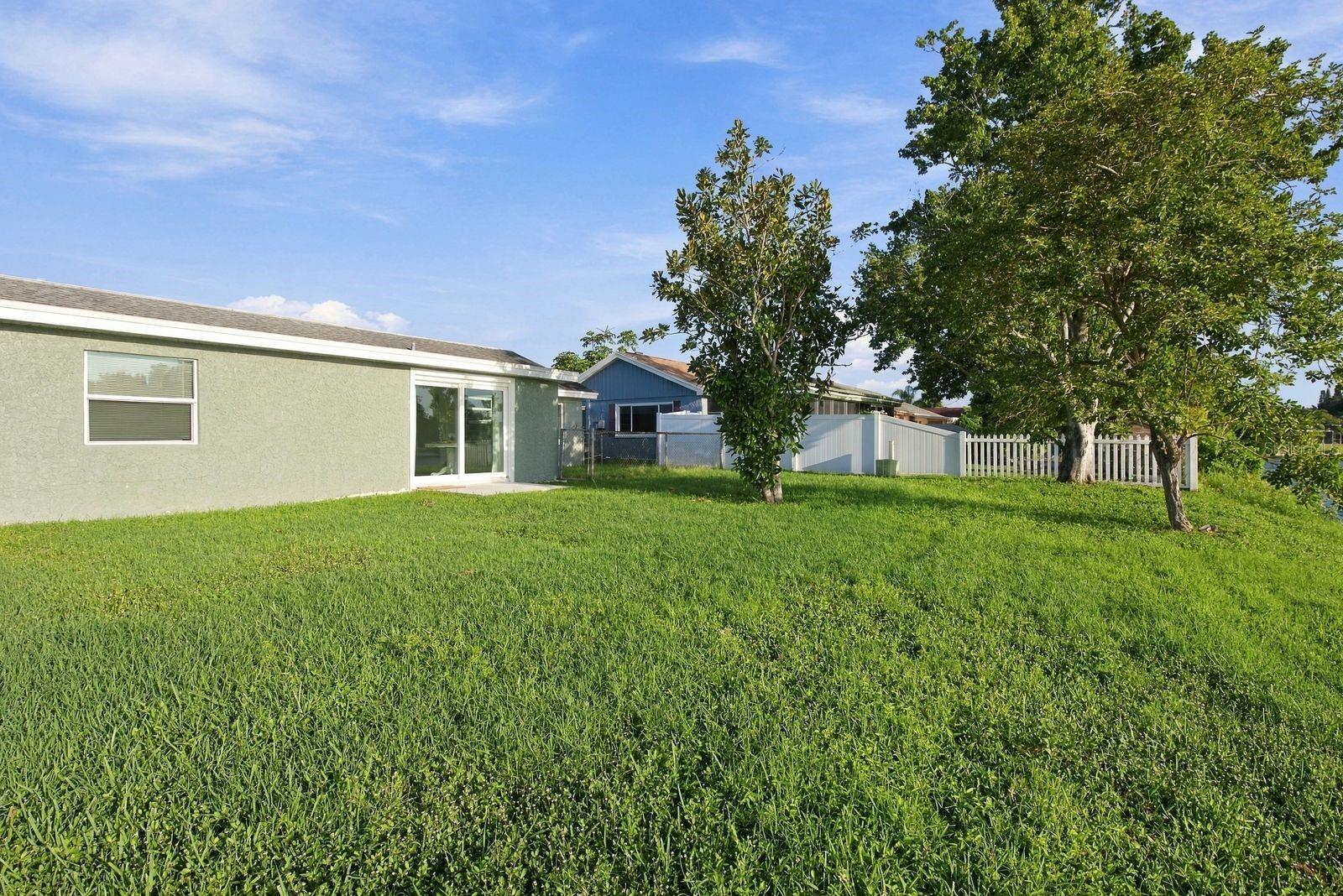 3920 EDGEMONT DR — photo 24