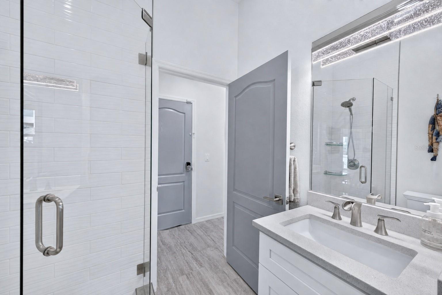 141 BAYSIDE DR — photo 31