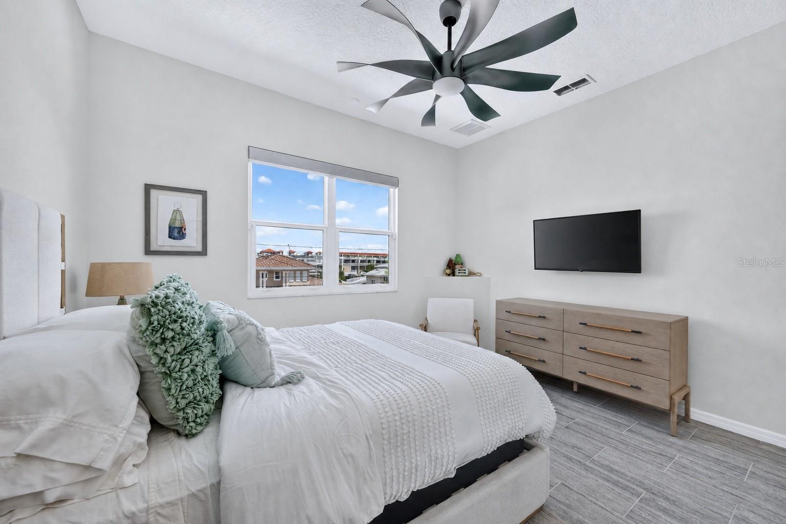 141 BAYSIDE DR — photo 42