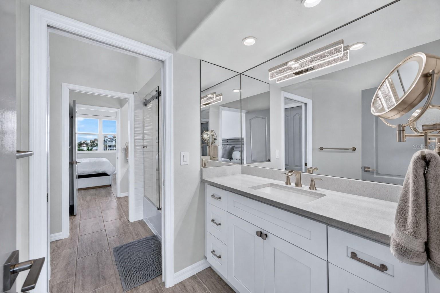 141 BAYSIDE DR — photo 40