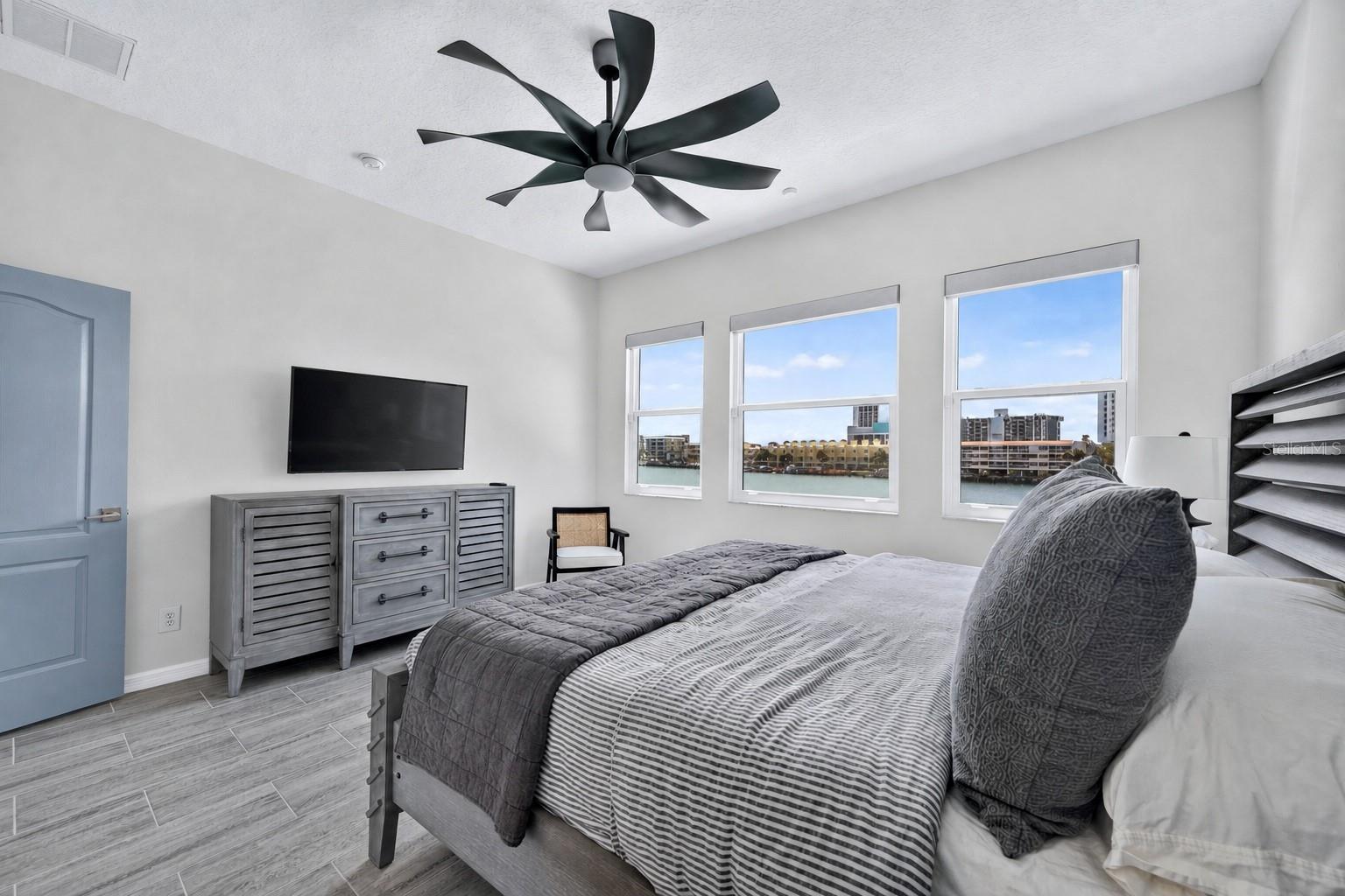 141 BAYSIDE DR — photo 37