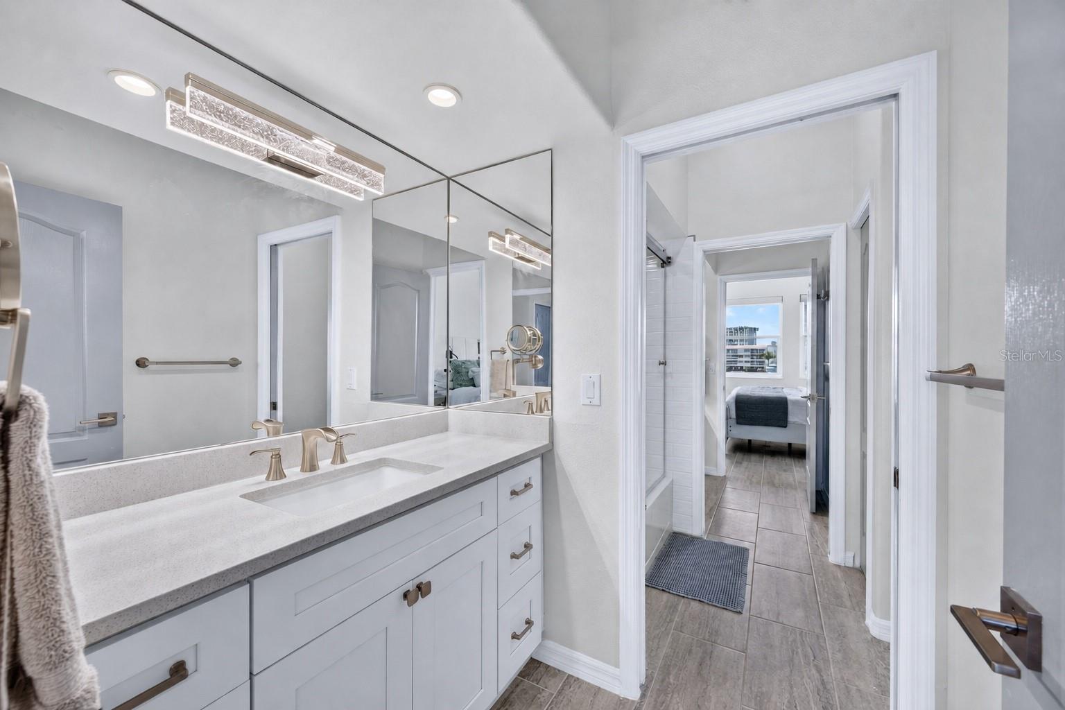 141 BAYSIDE DR — photo 39