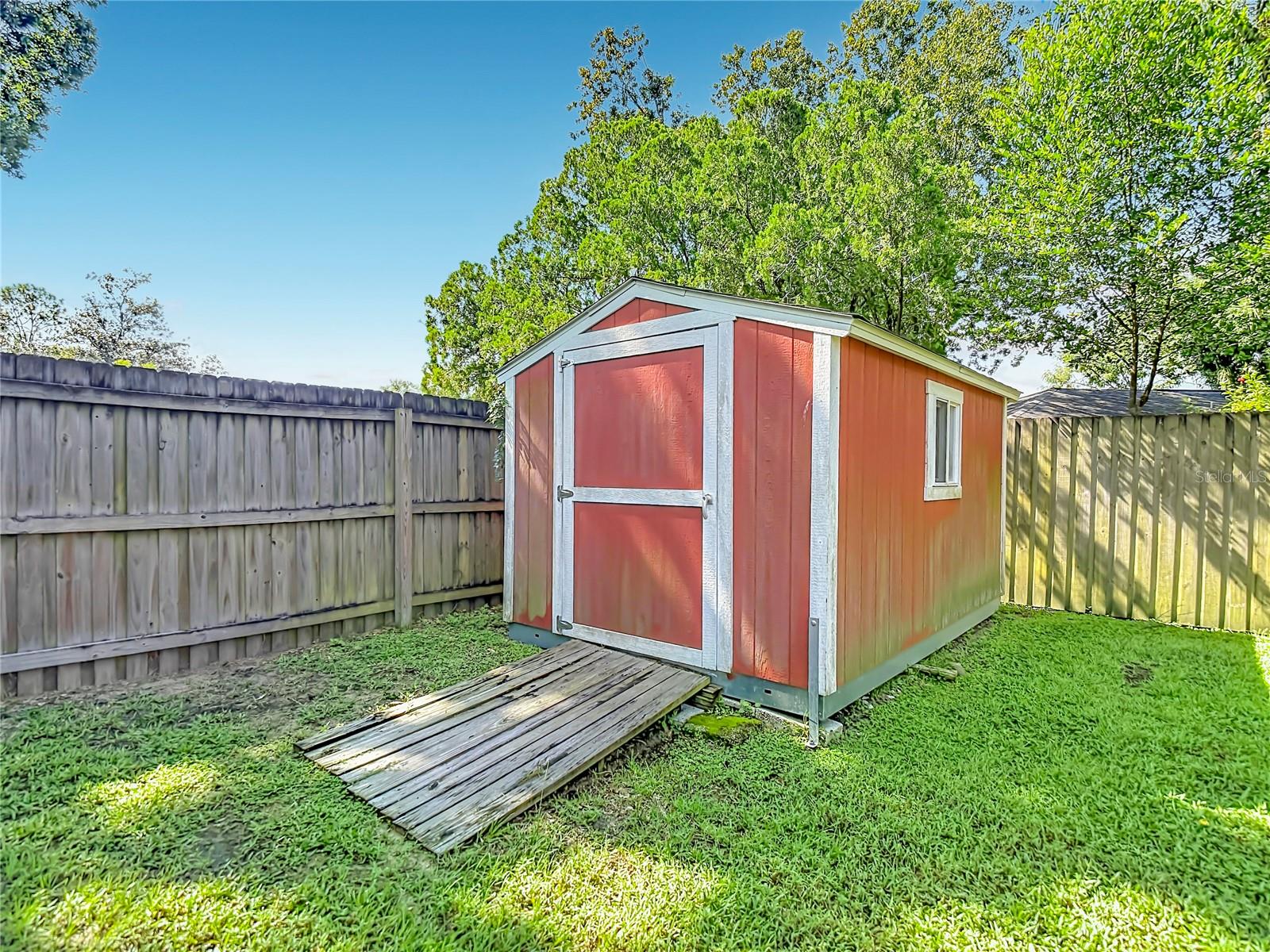 617 HIGHVIEW CIR S — photo 33