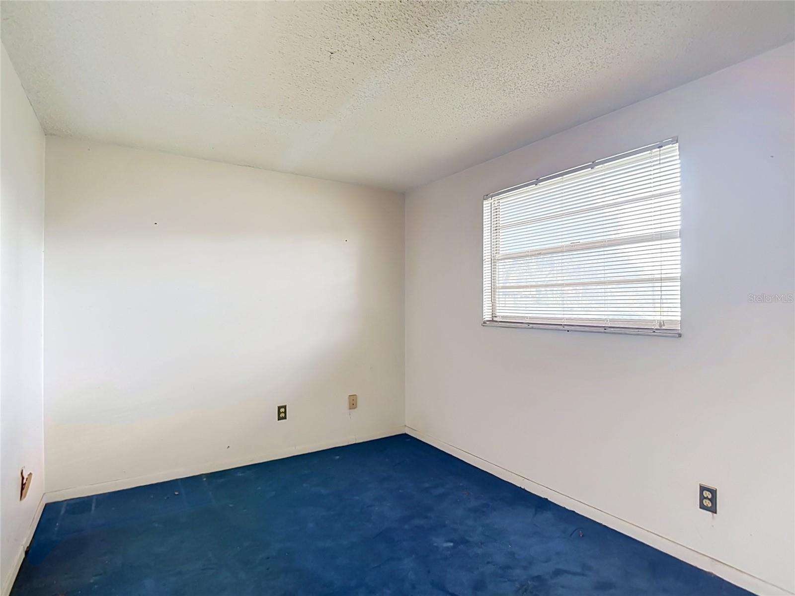 617 HIGHVIEW CIR S — photo 26