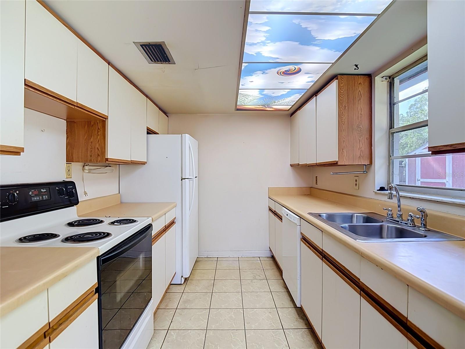 617 HIGHVIEW CIR S — photo 11