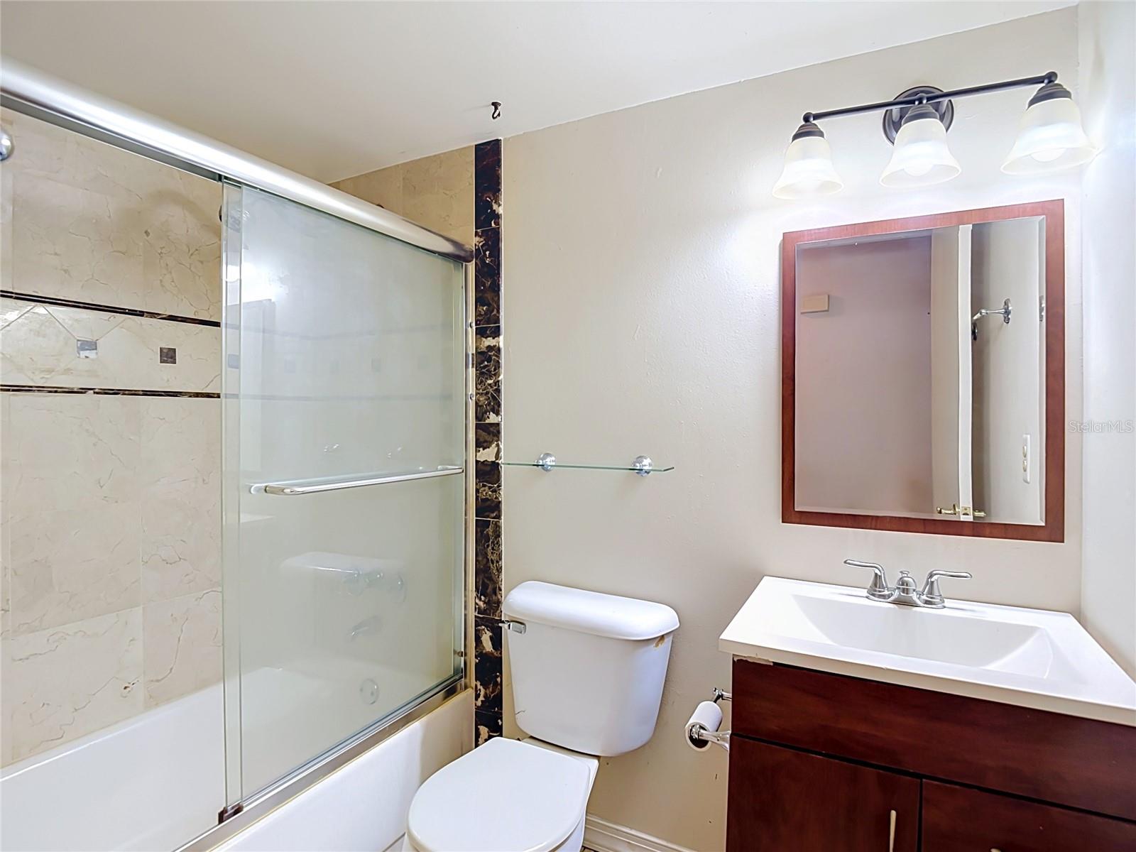 617 HIGHVIEW CIR S — photo 24