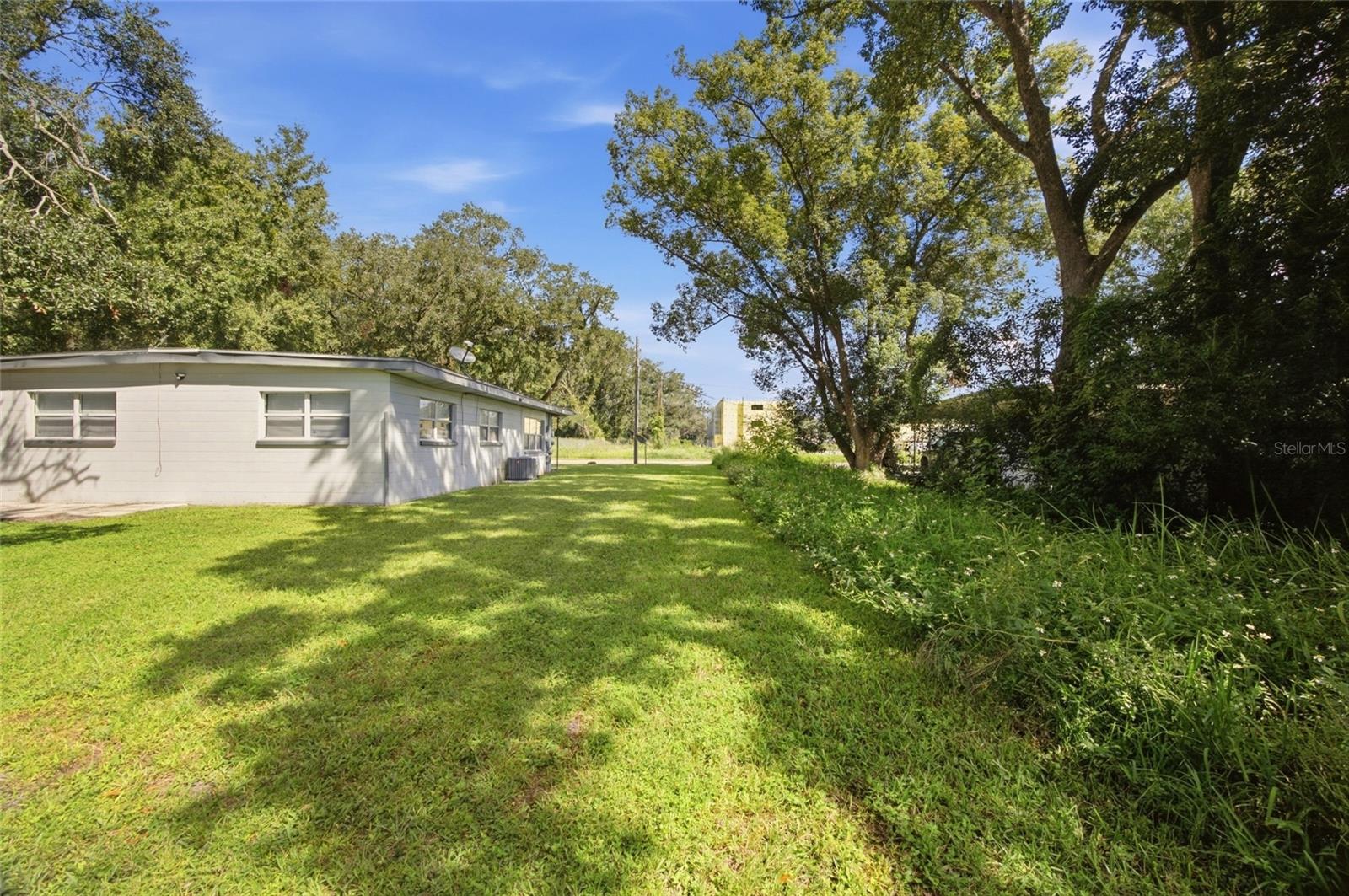 1208 W BAKER ST — photo 41