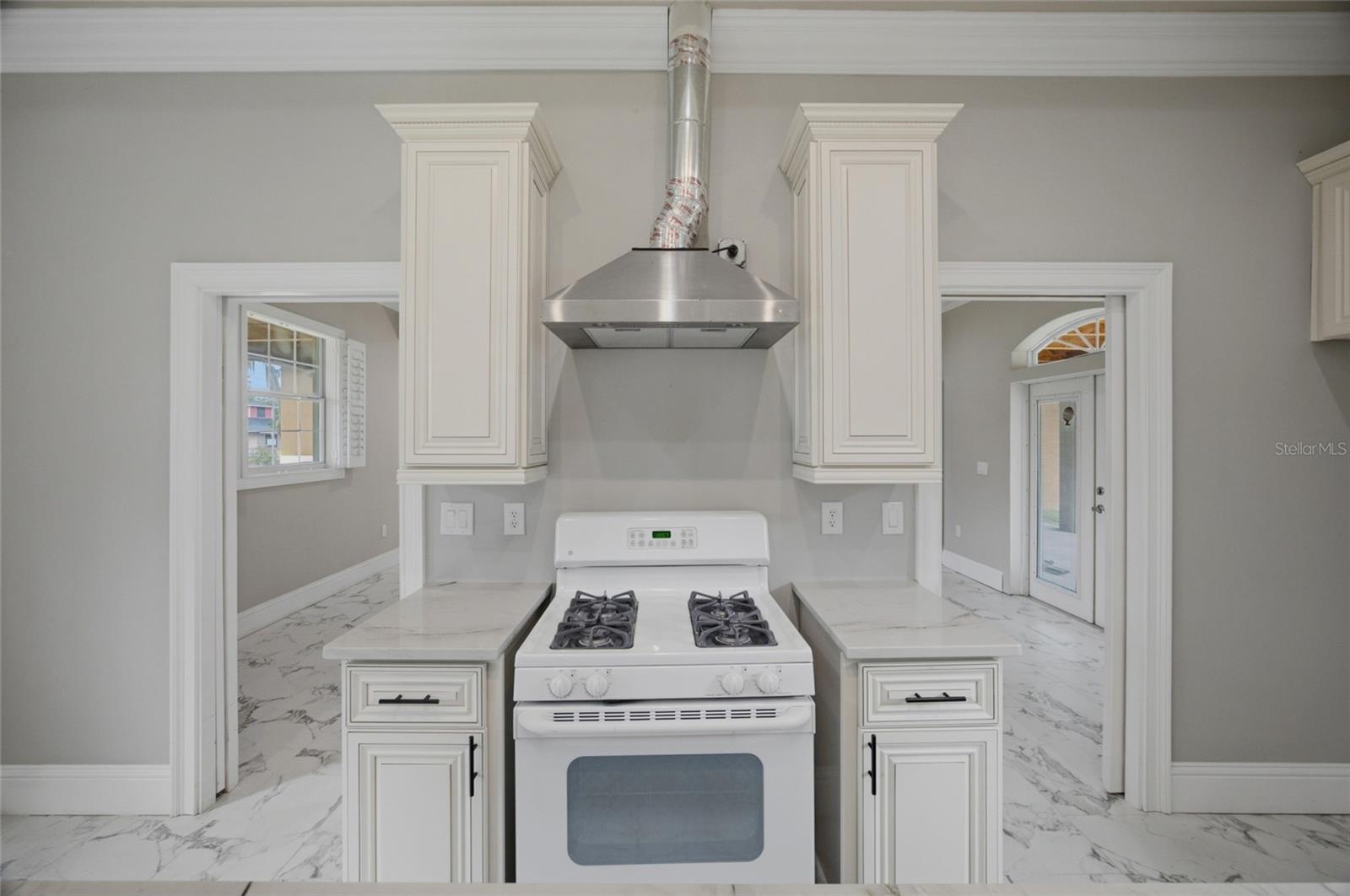 1208 W BAKER ST — photo 14