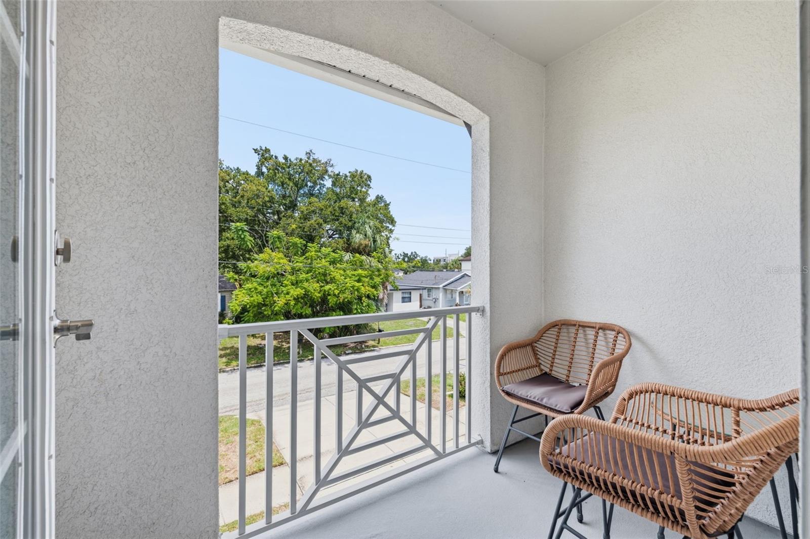 2422 W CARMEN ST — photo 27
