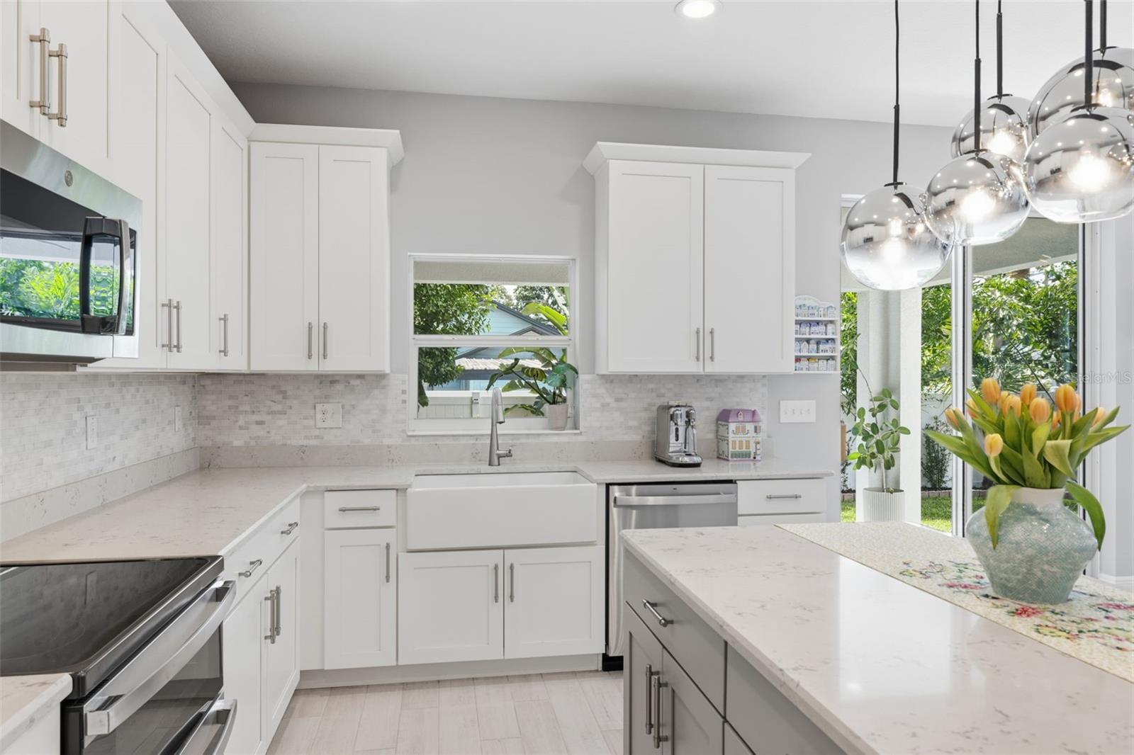 2422 W CARMEN ST — photo 15