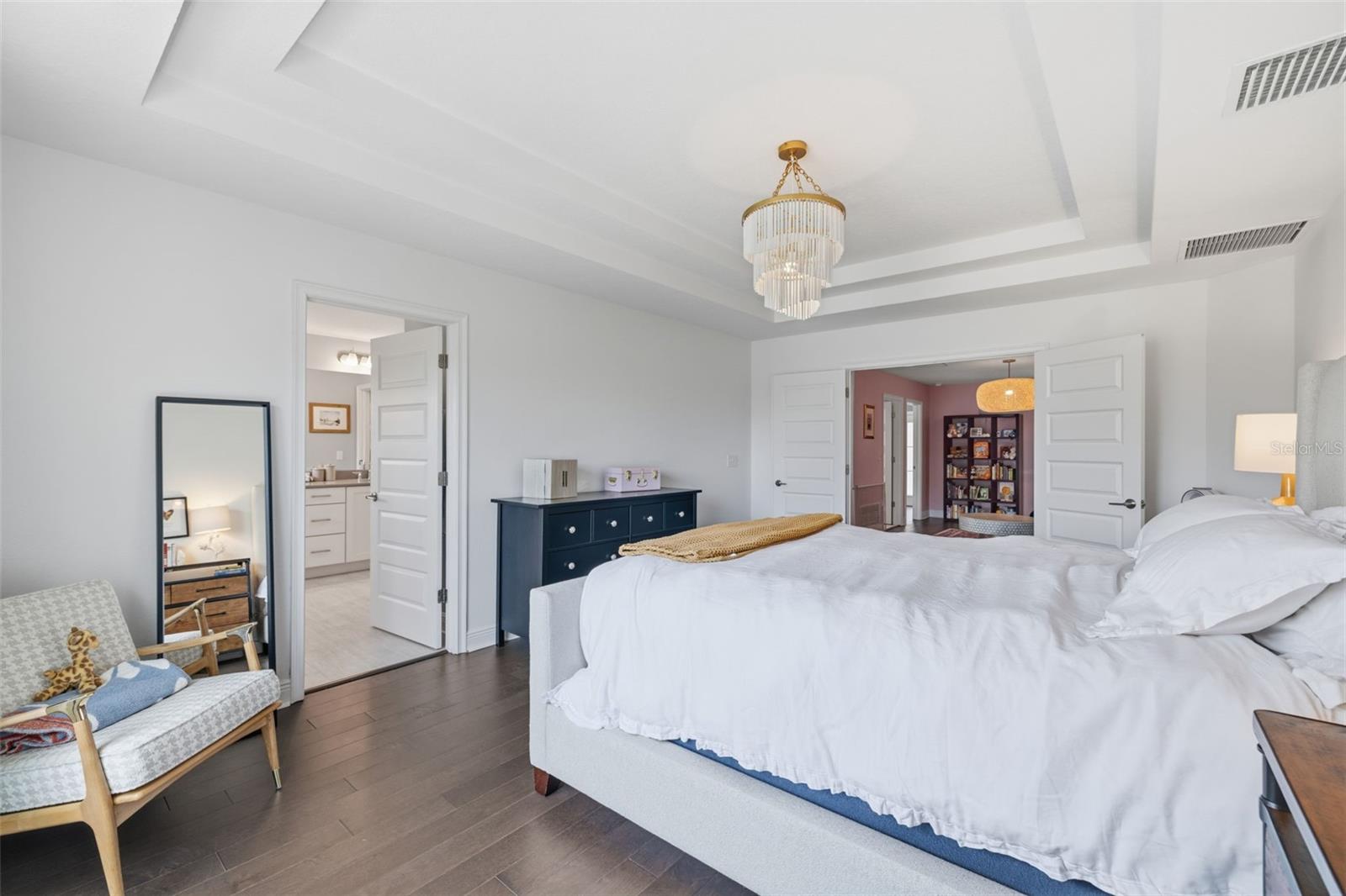 2422 W CARMEN ST — photo 21