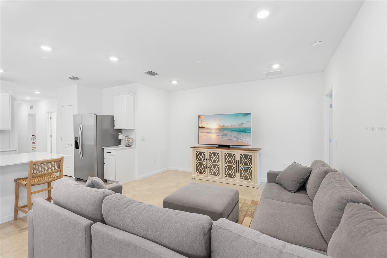 6587 SILVERSTAR DR — photo 9
