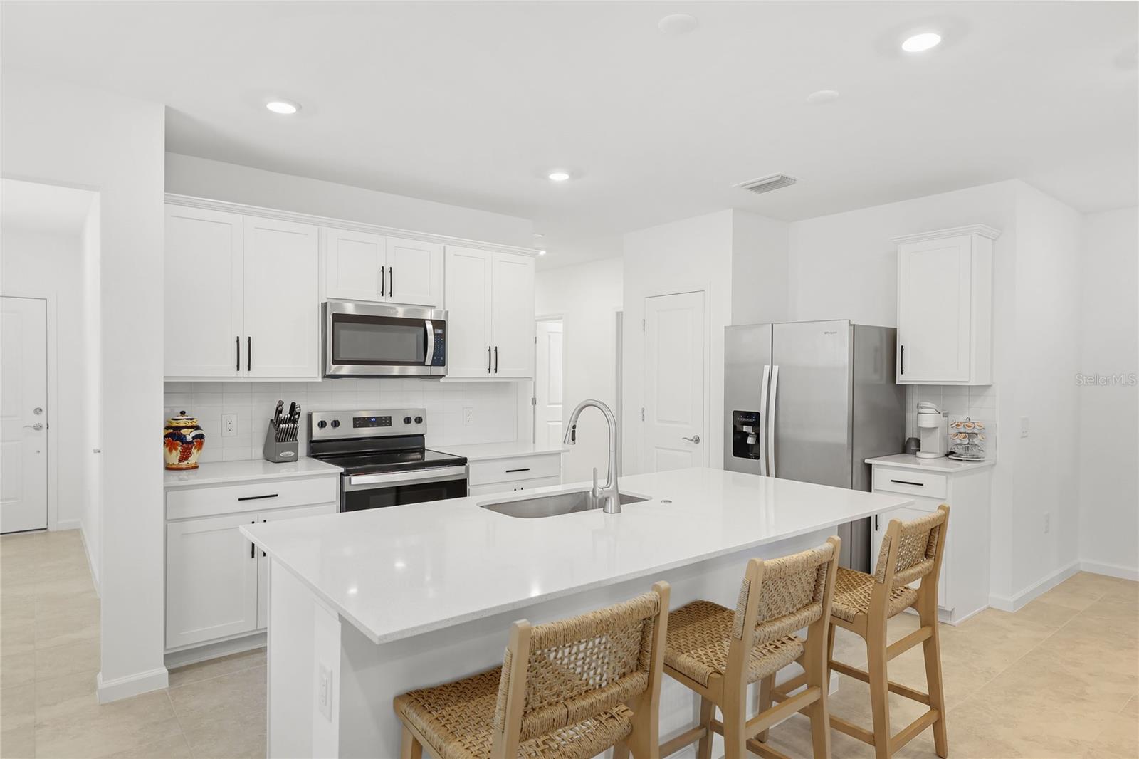 6587 SILVERSTAR DR — photo 4