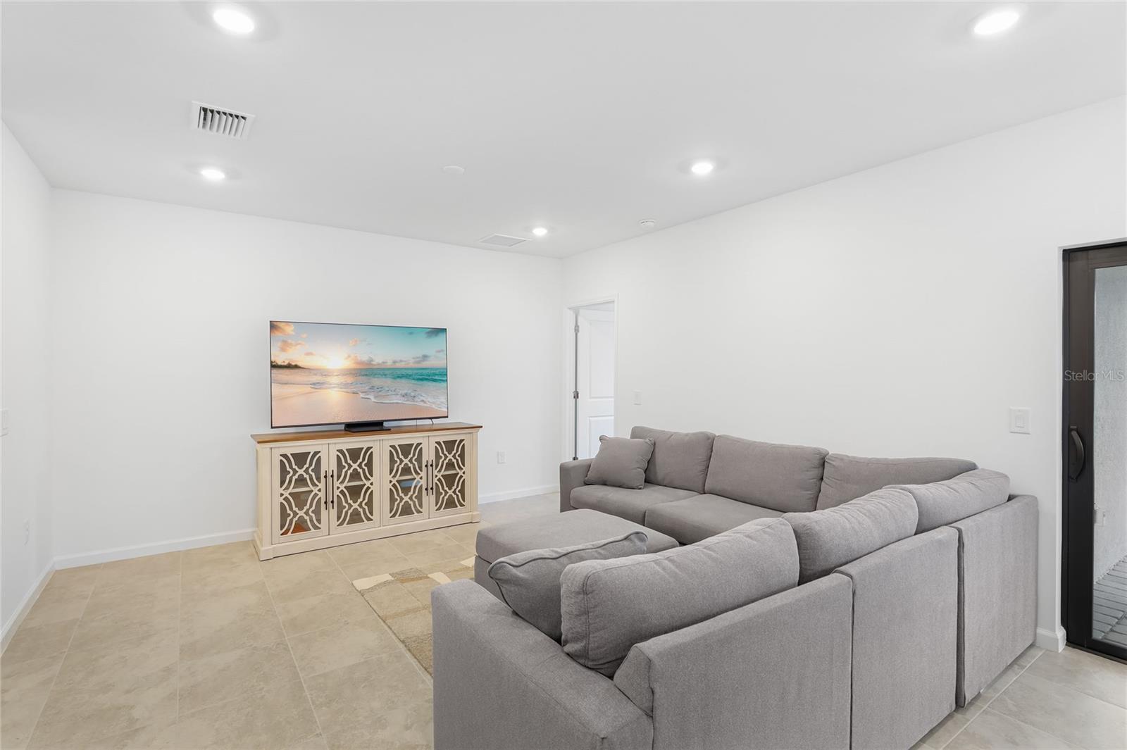 6587 SILVERSTAR DR — photo 8