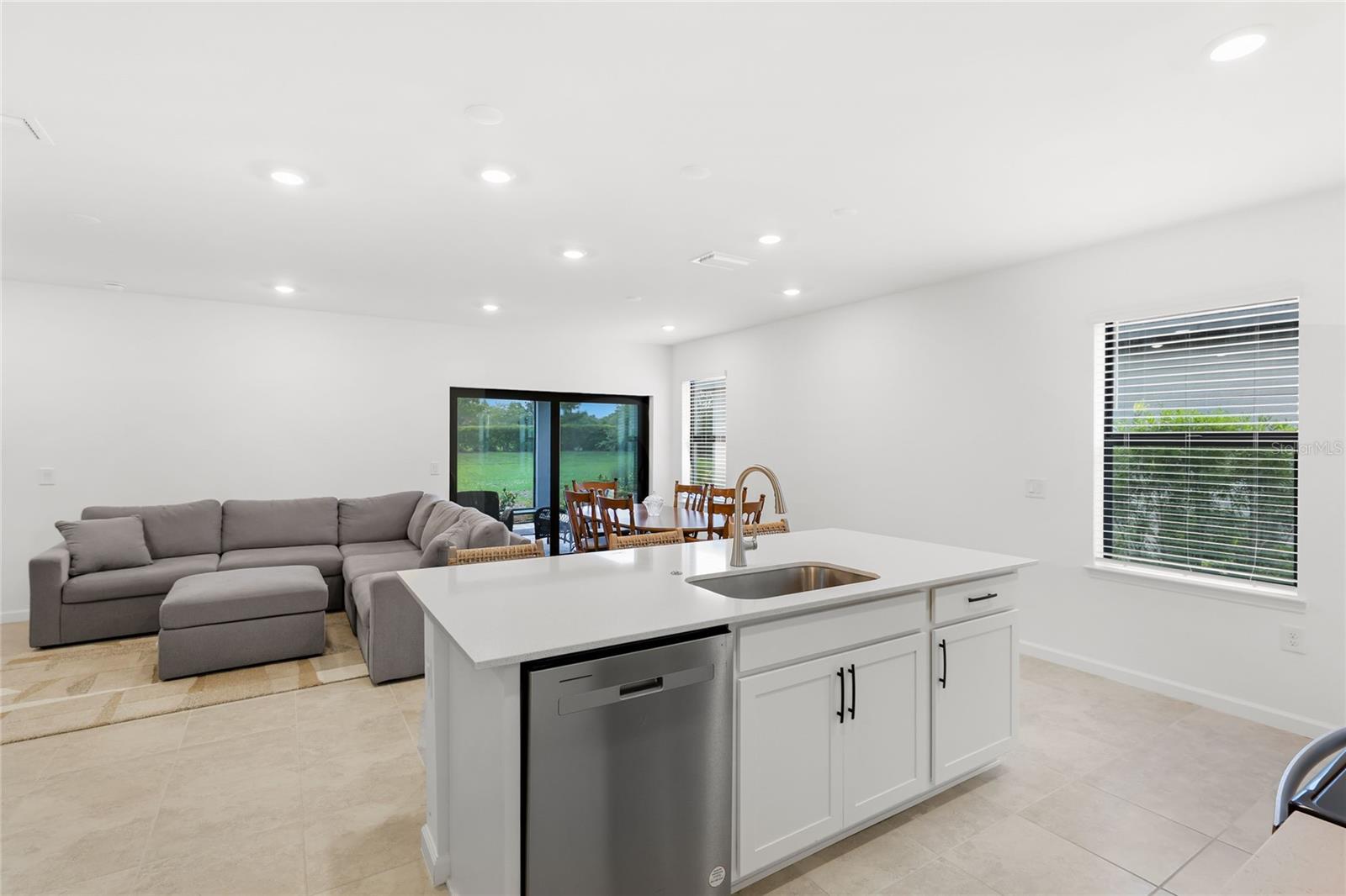 6587 SILVERSTAR DR — photo 6