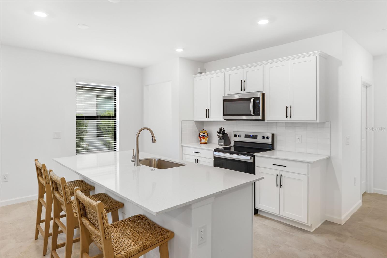 6587 SILVERSTAR DR — photo 5