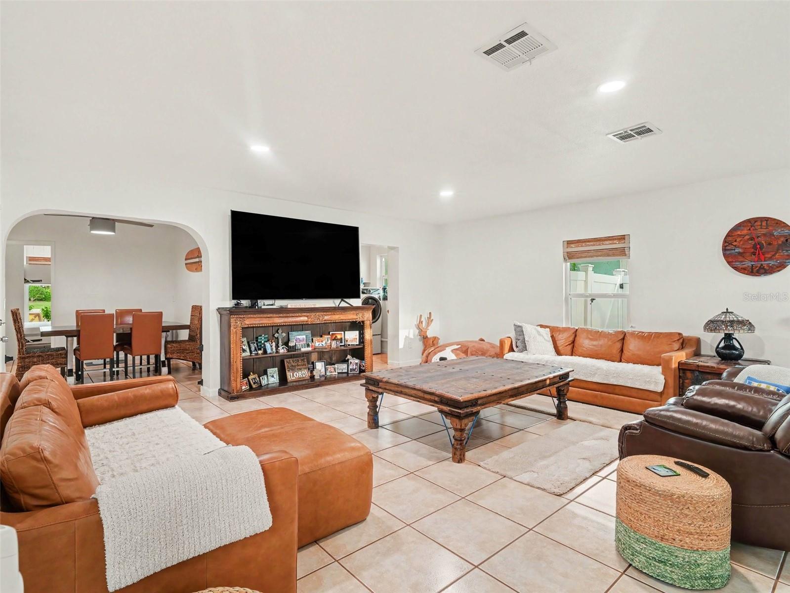 818 THE RIALTO — photo 17