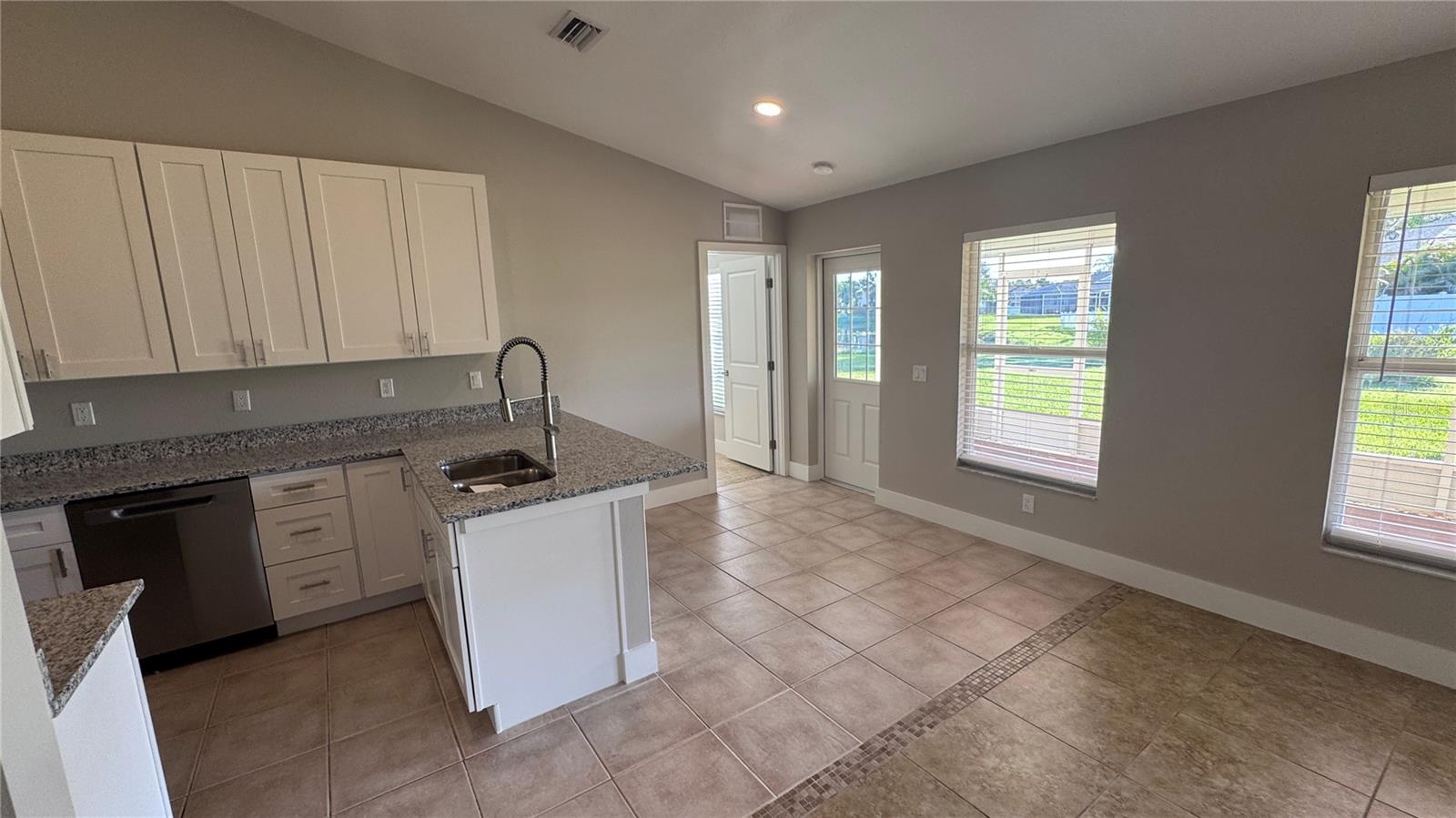 11728 SHIRBURN CIR — photo 8