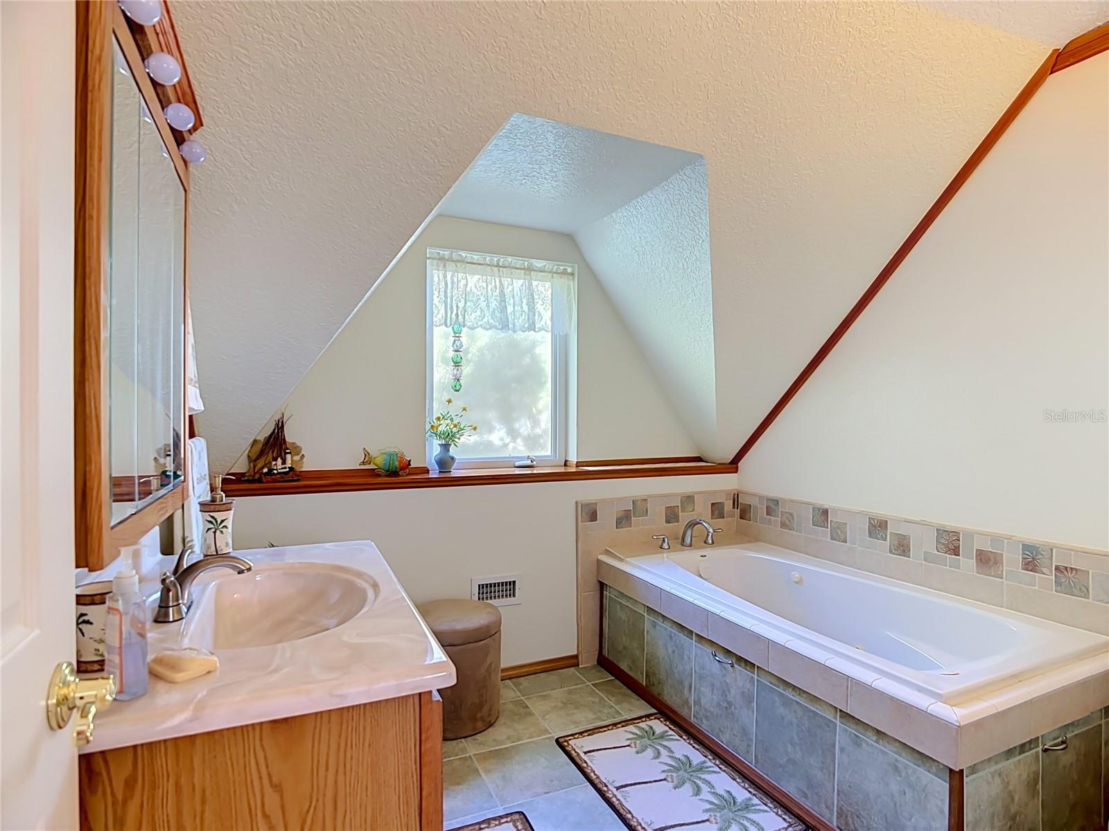 2320 BOGAERT RD — photo 12