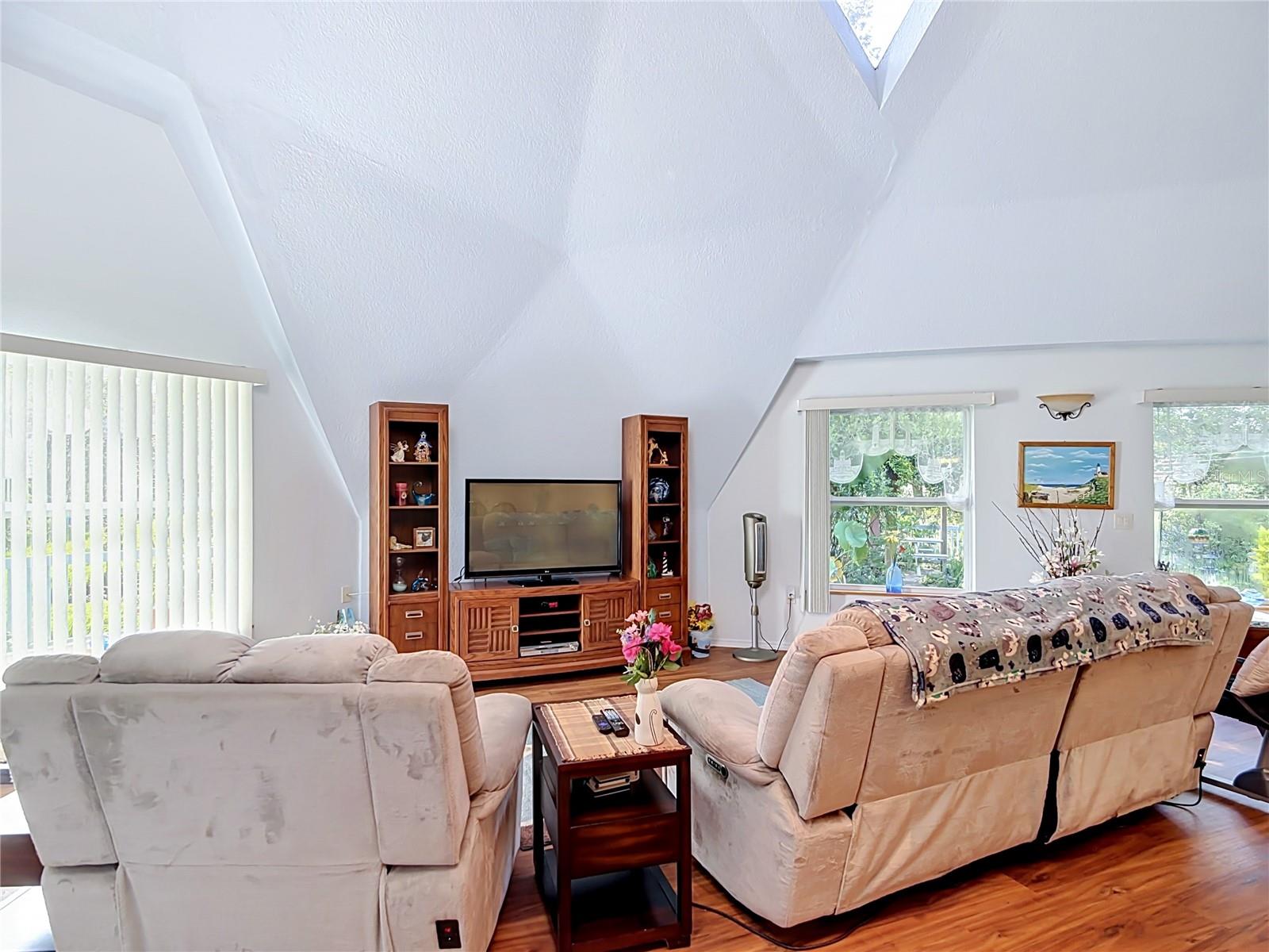 2320 BOGAERT RD — photo 21