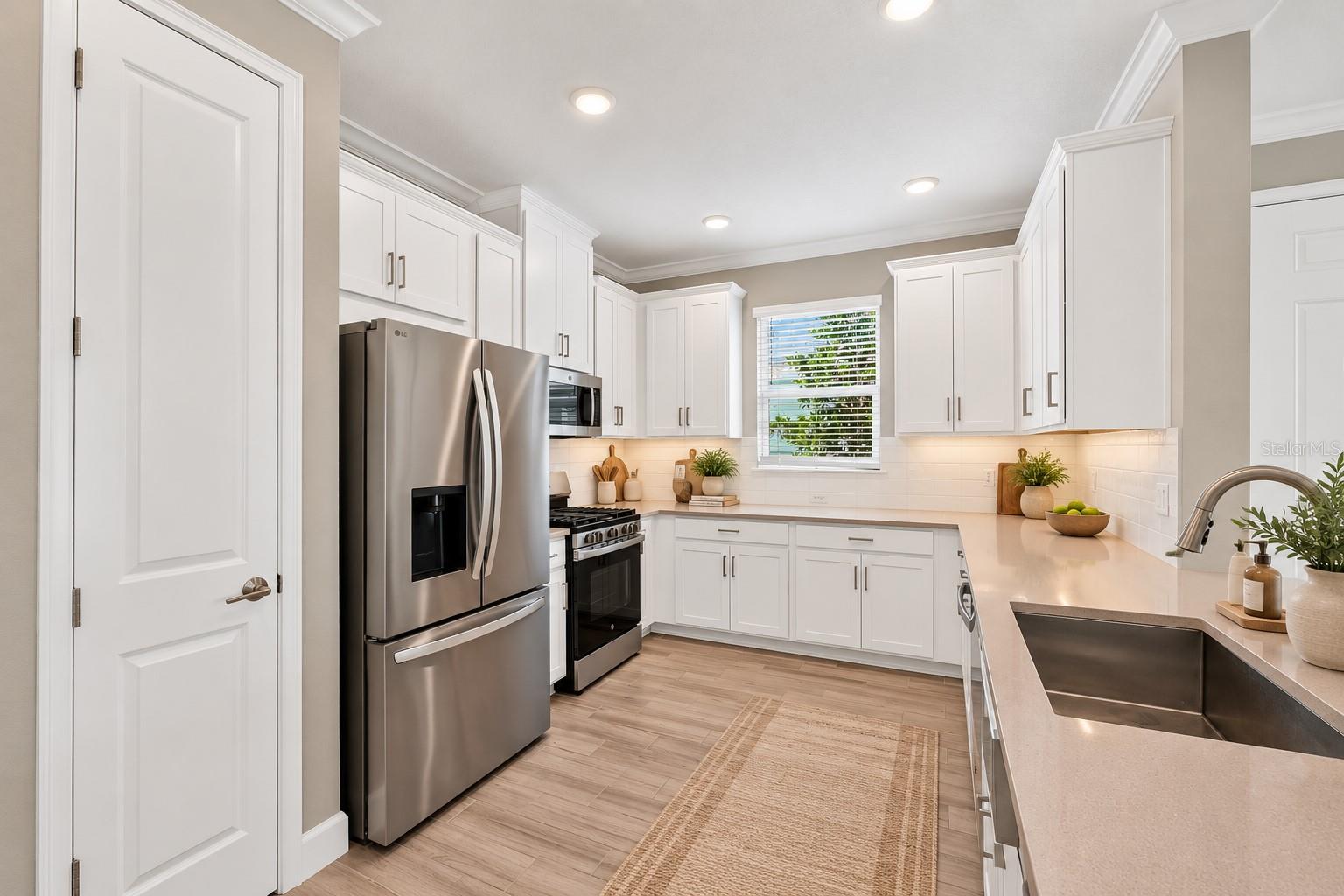 16255 SAN DONATO PL — photo 10