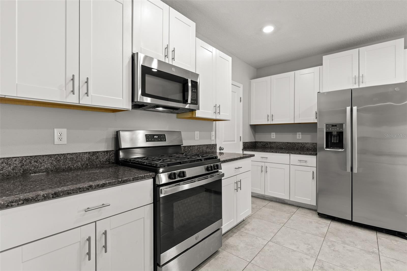 5061 WHITE CHICORY DR — photo 9