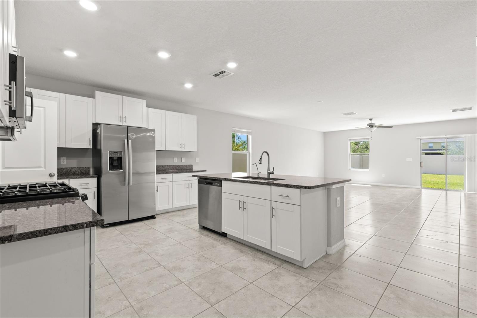 5061 WHITE CHICORY DR — photo 8