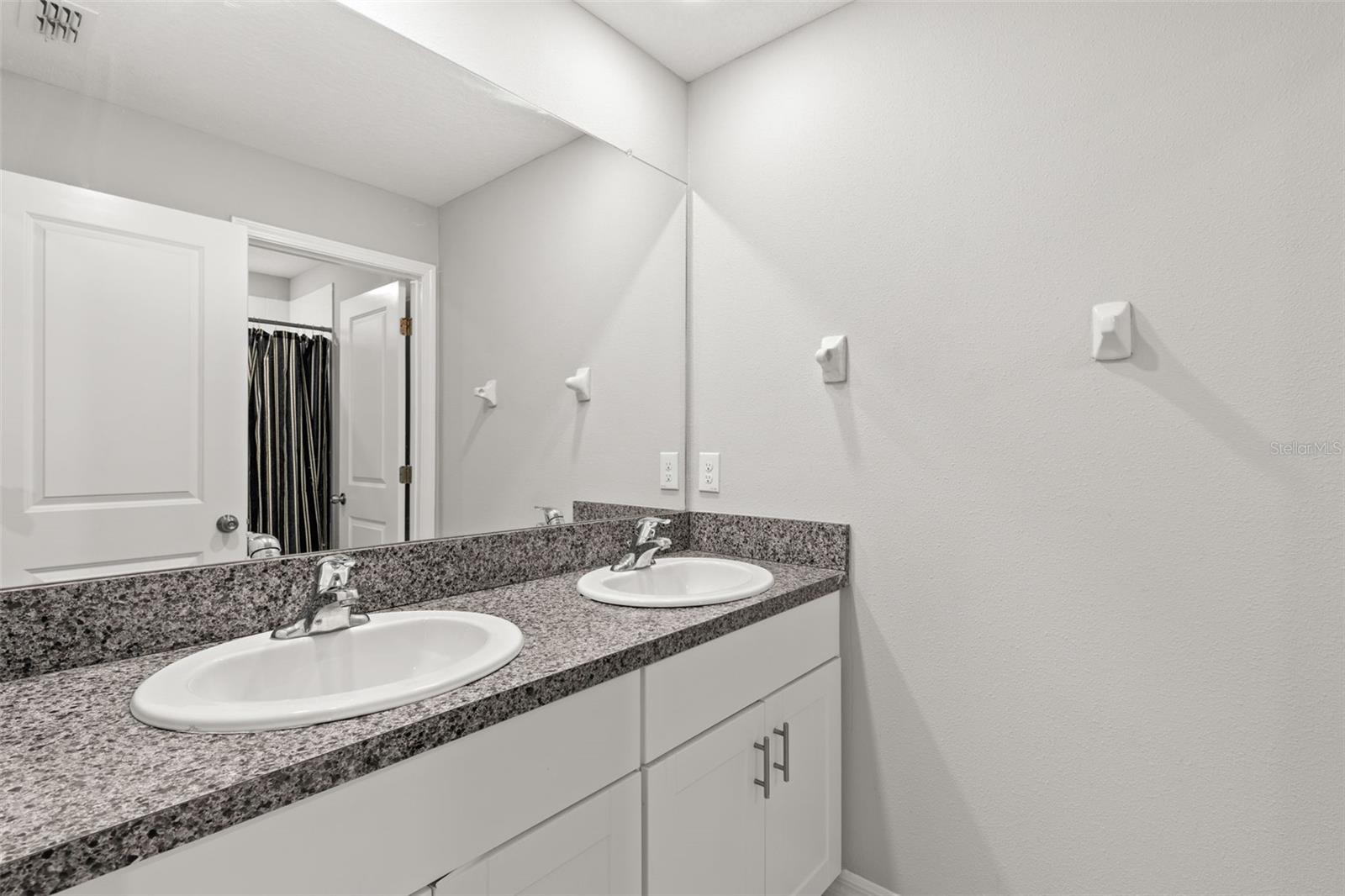5061 WHITE CHICORY DR — photo 37