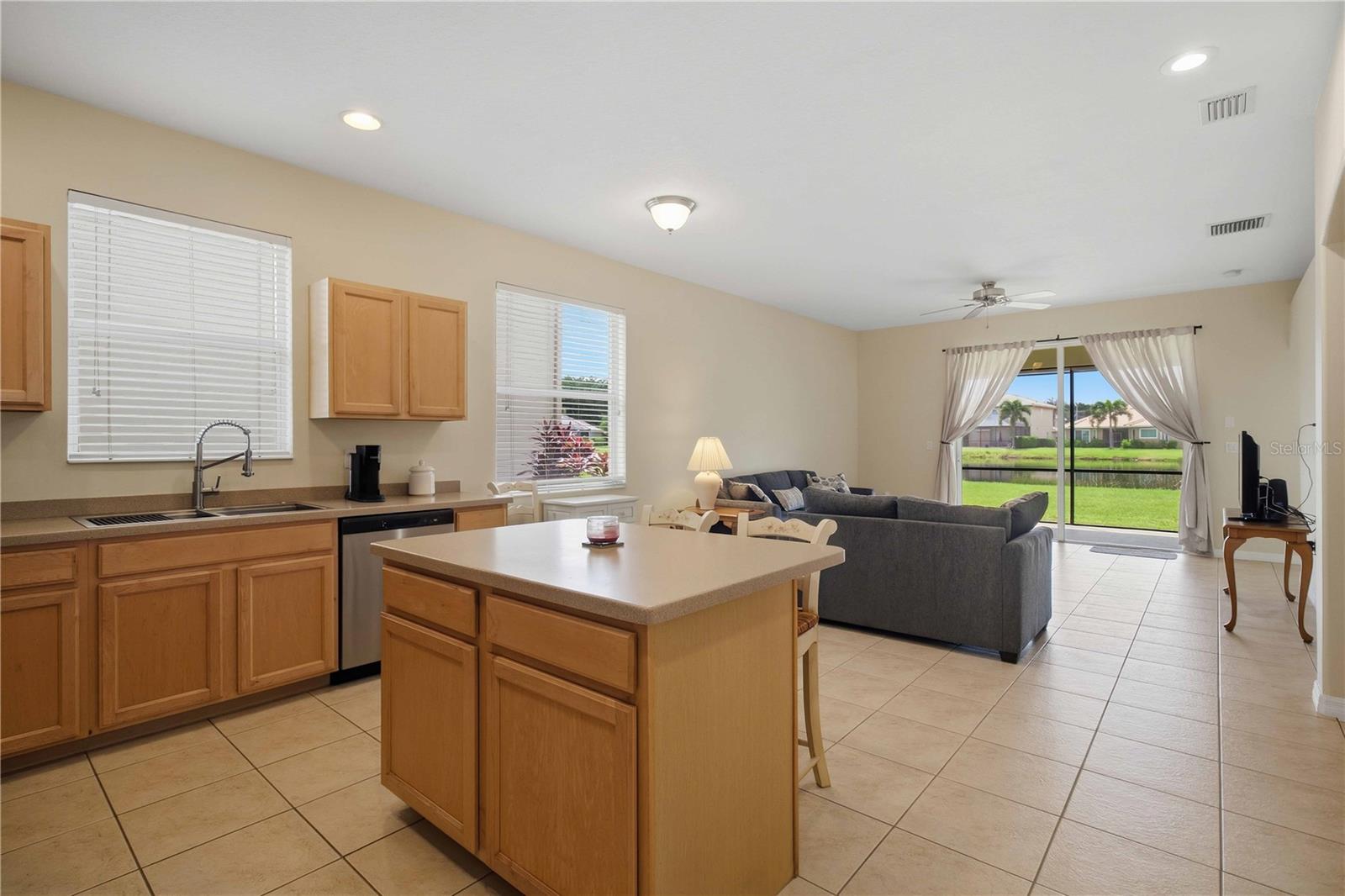236 GOLDEN HARBOUR TRL — photo 9