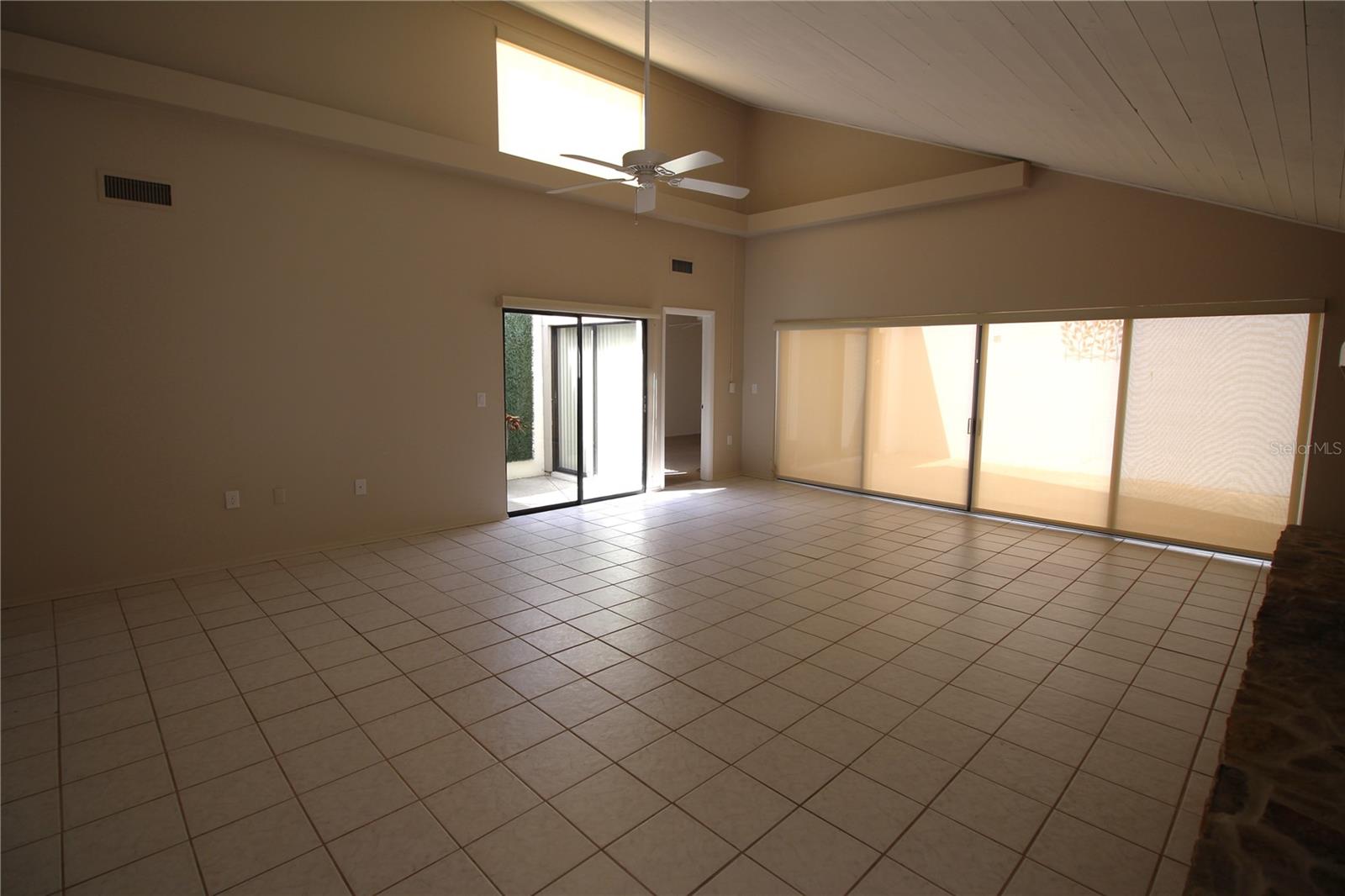390 S WOODLANDS DR — photo 11