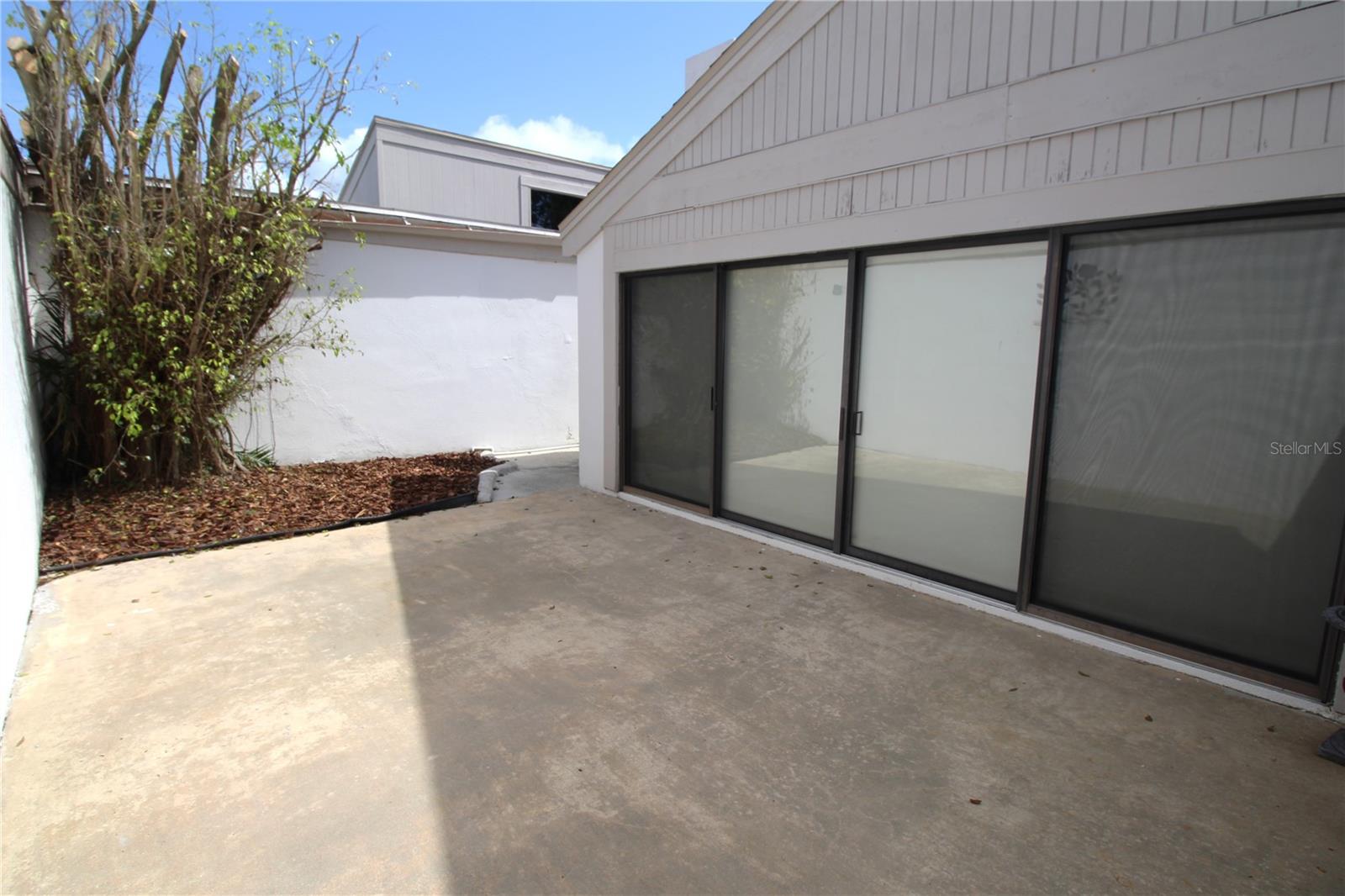 390 S WOODLANDS DR — photo 6