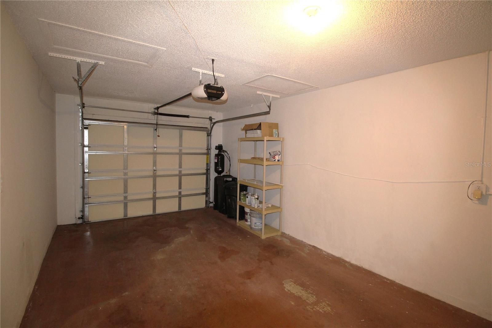 390 S WOODLANDS DR — photo 44