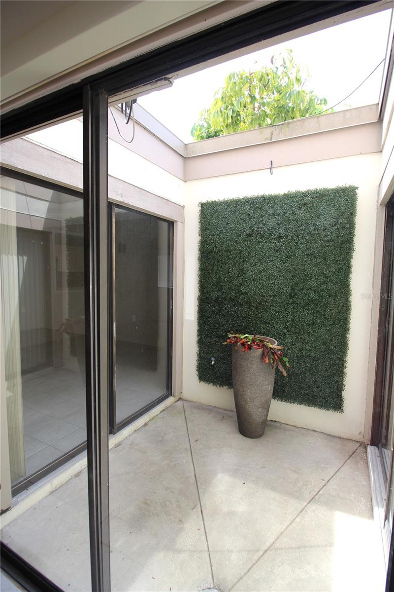 390 S WOODLANDS DR — photo 12