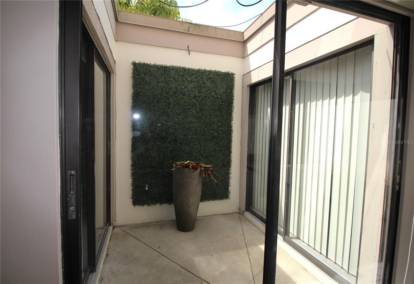 390 S WOODLANDS DR — photo 13