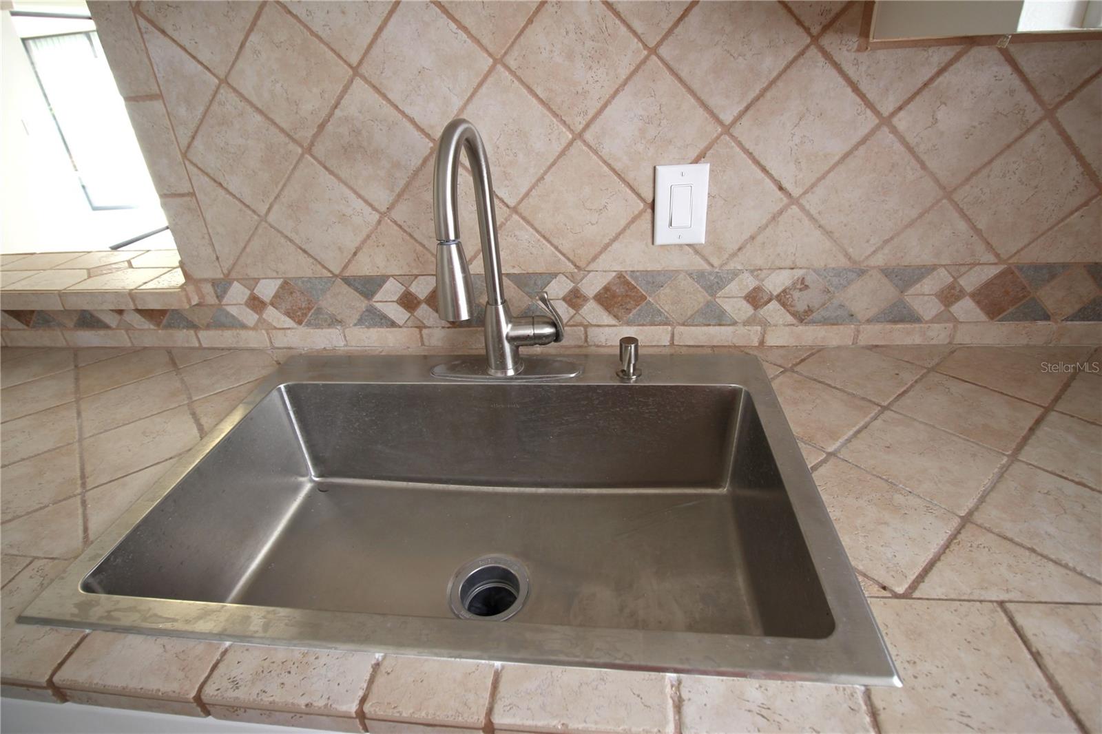 390 S WOODLANDS DR — photo 20
