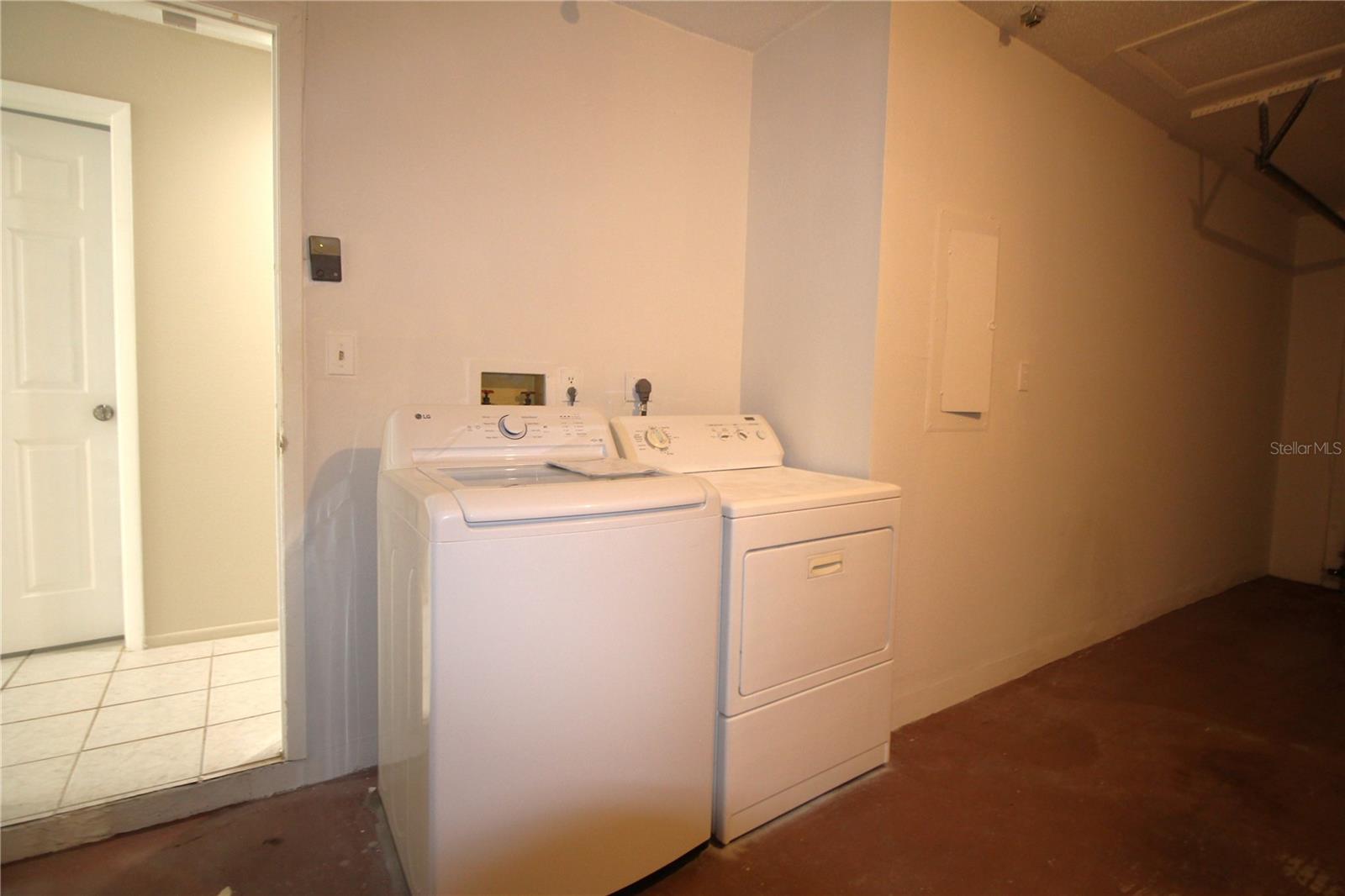 390 S WOODLANDS DR — photo 43