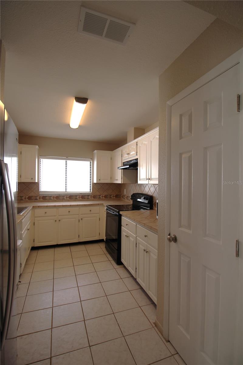 390 S WOODLANDS DR — photo 17
