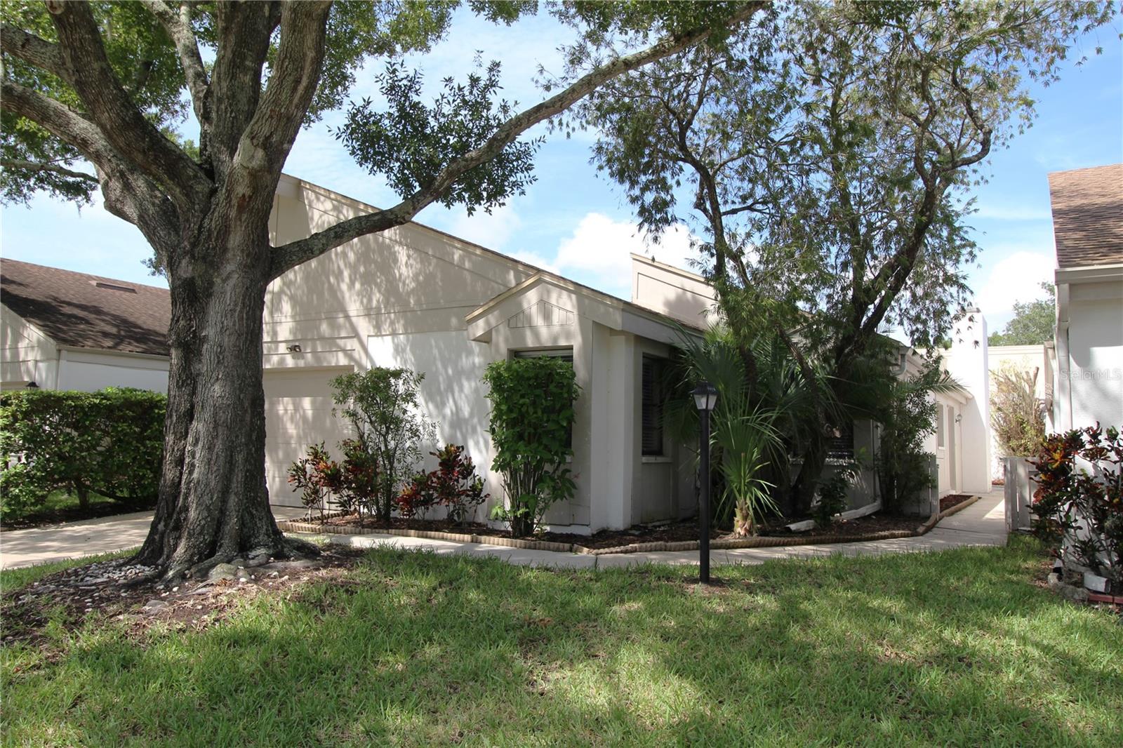 390 S WOODLANDS DR — photo 2